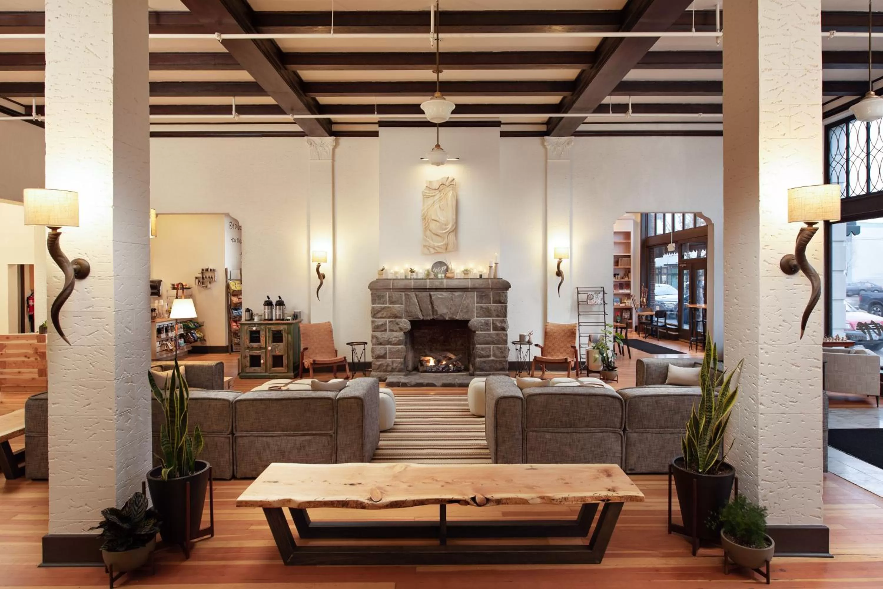 Lobby or reception in SCP Redmond Hotel