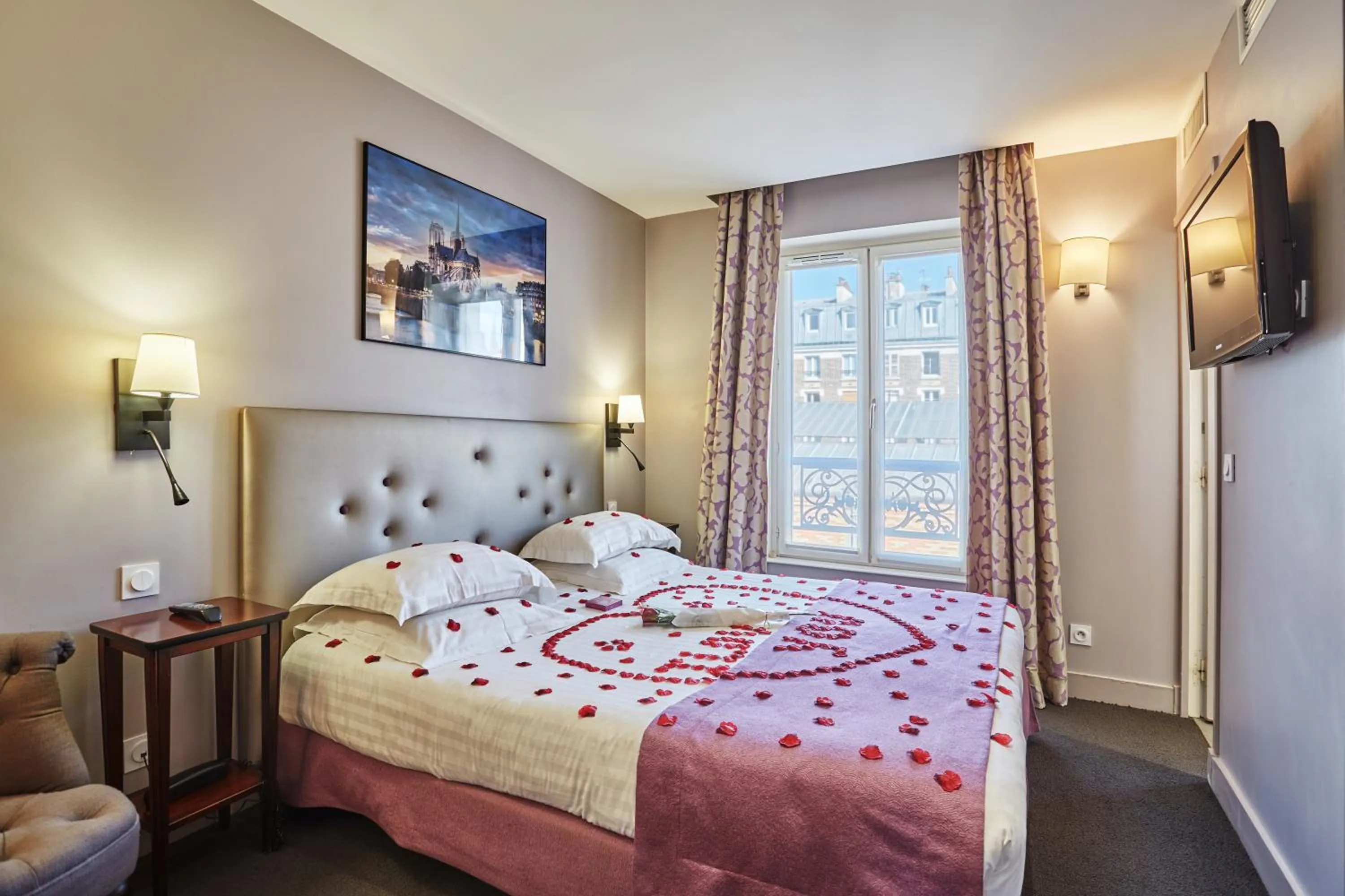 Bedroom, Bed in Hôtel Le Relais Saint Charles