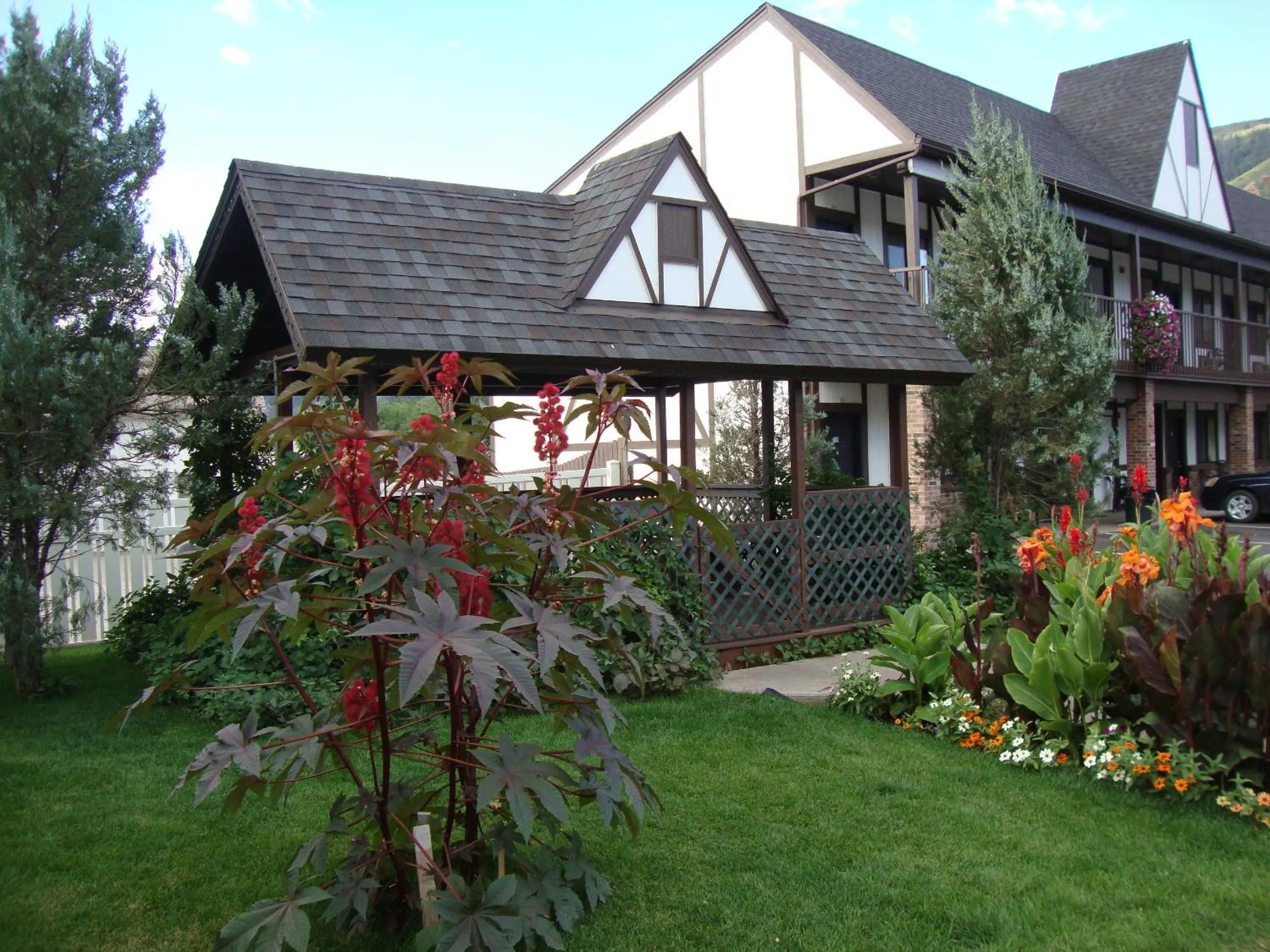 Property building in Silver Spruce Inn