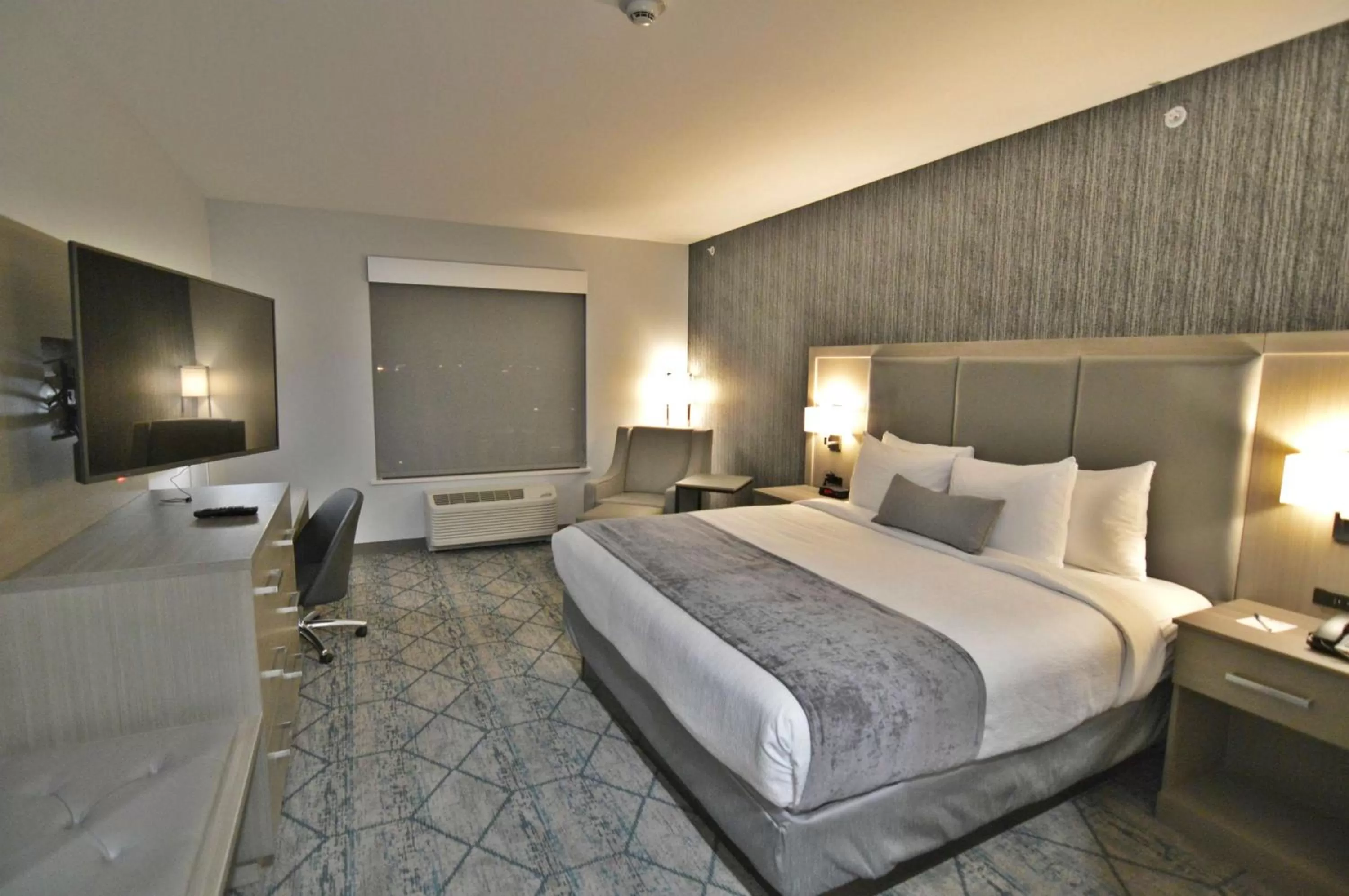 Photo of the whole room, Bed in Best Western Plus Executive Residency Oklahoma City I-35