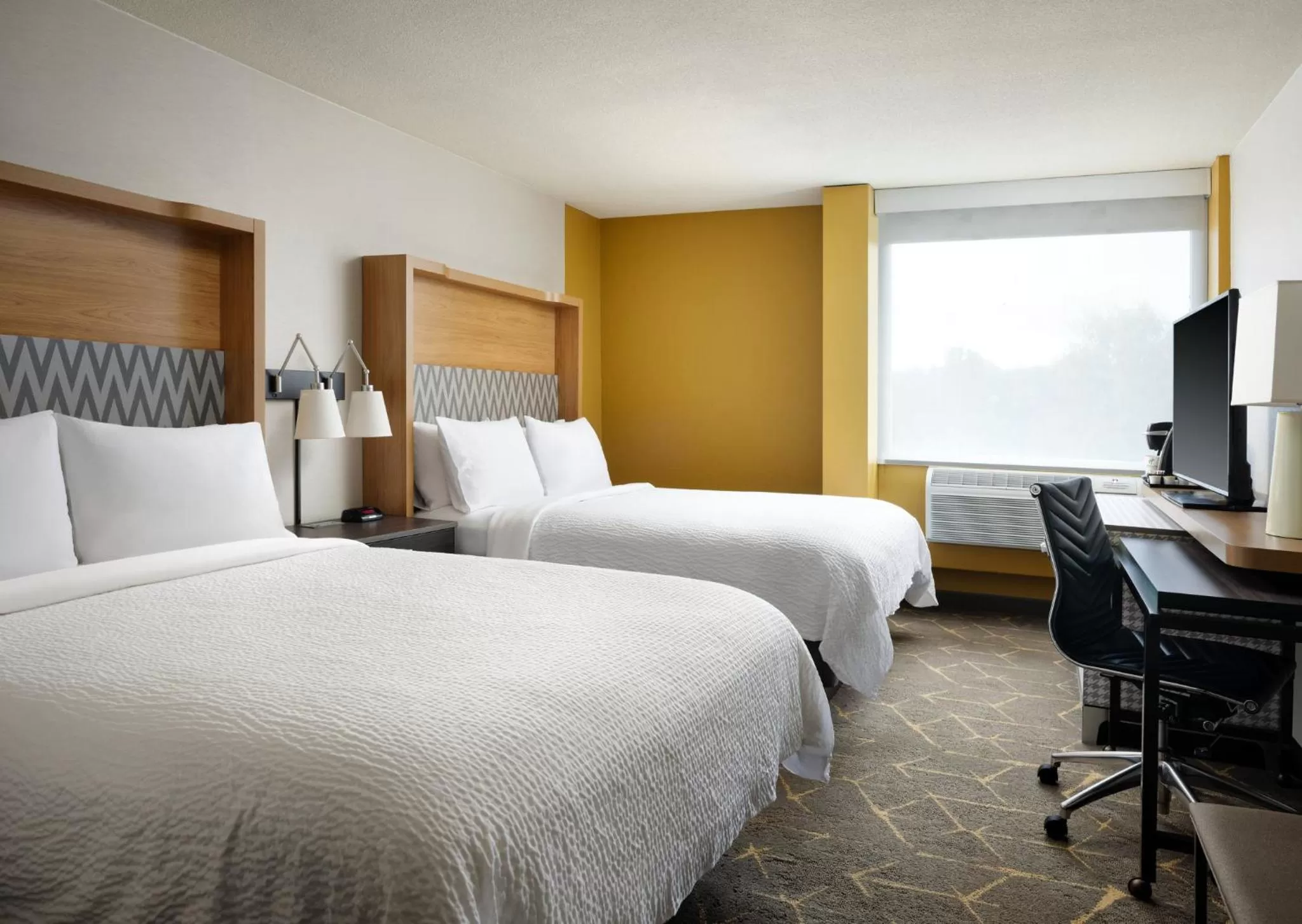 Photo of the whole room, Bed in Holiday Inn Boston - Dedham Hotel & Conference Center by IHG