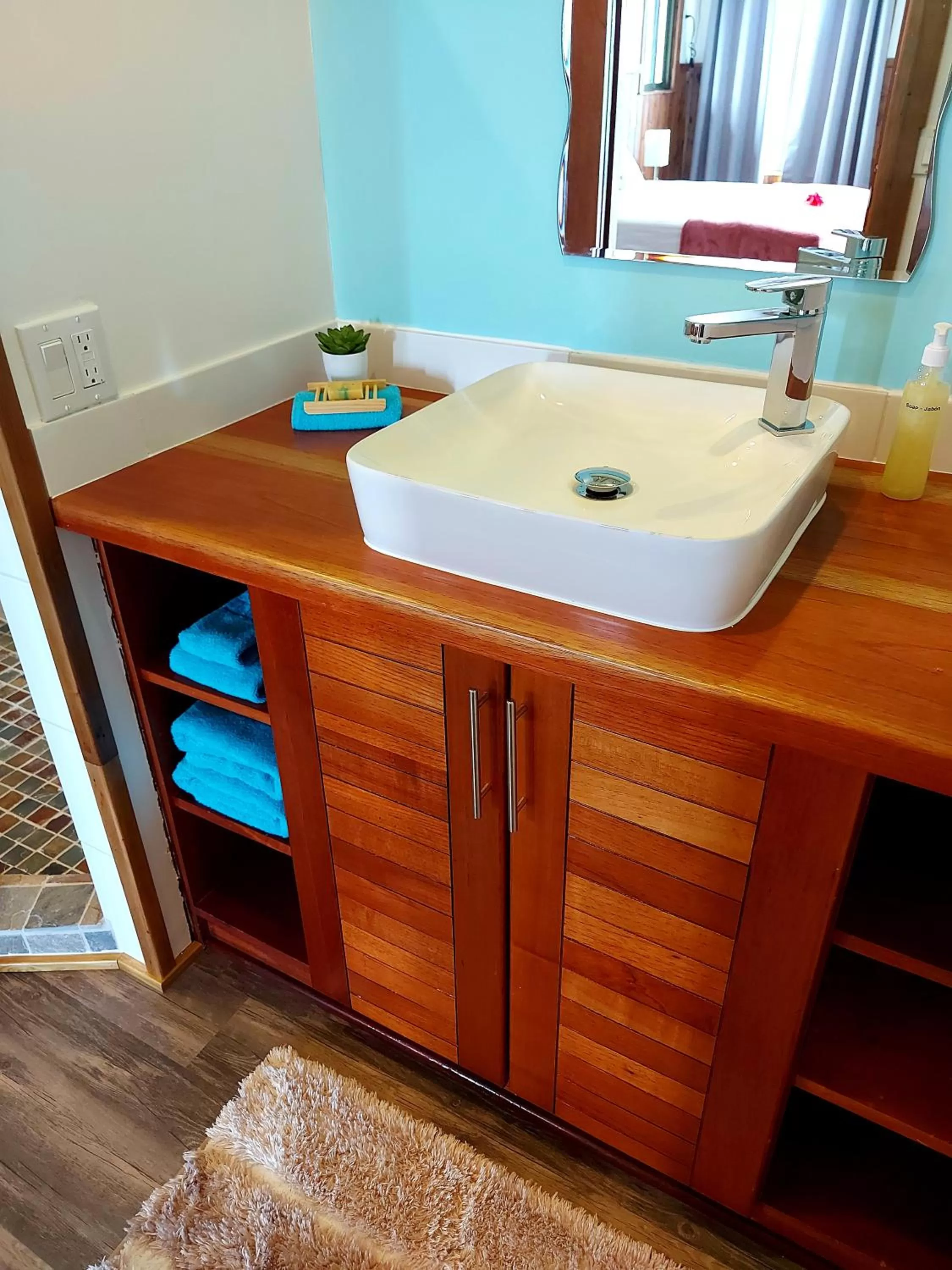 Bathroom in The Sunsetter Bed & Breakfast