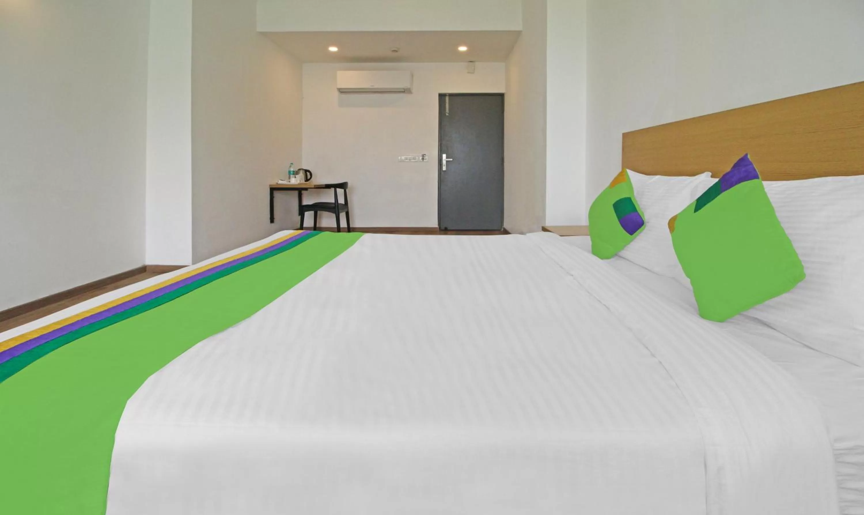 Bedroom, Bed in Treebo Grand Legacy Shahenshah