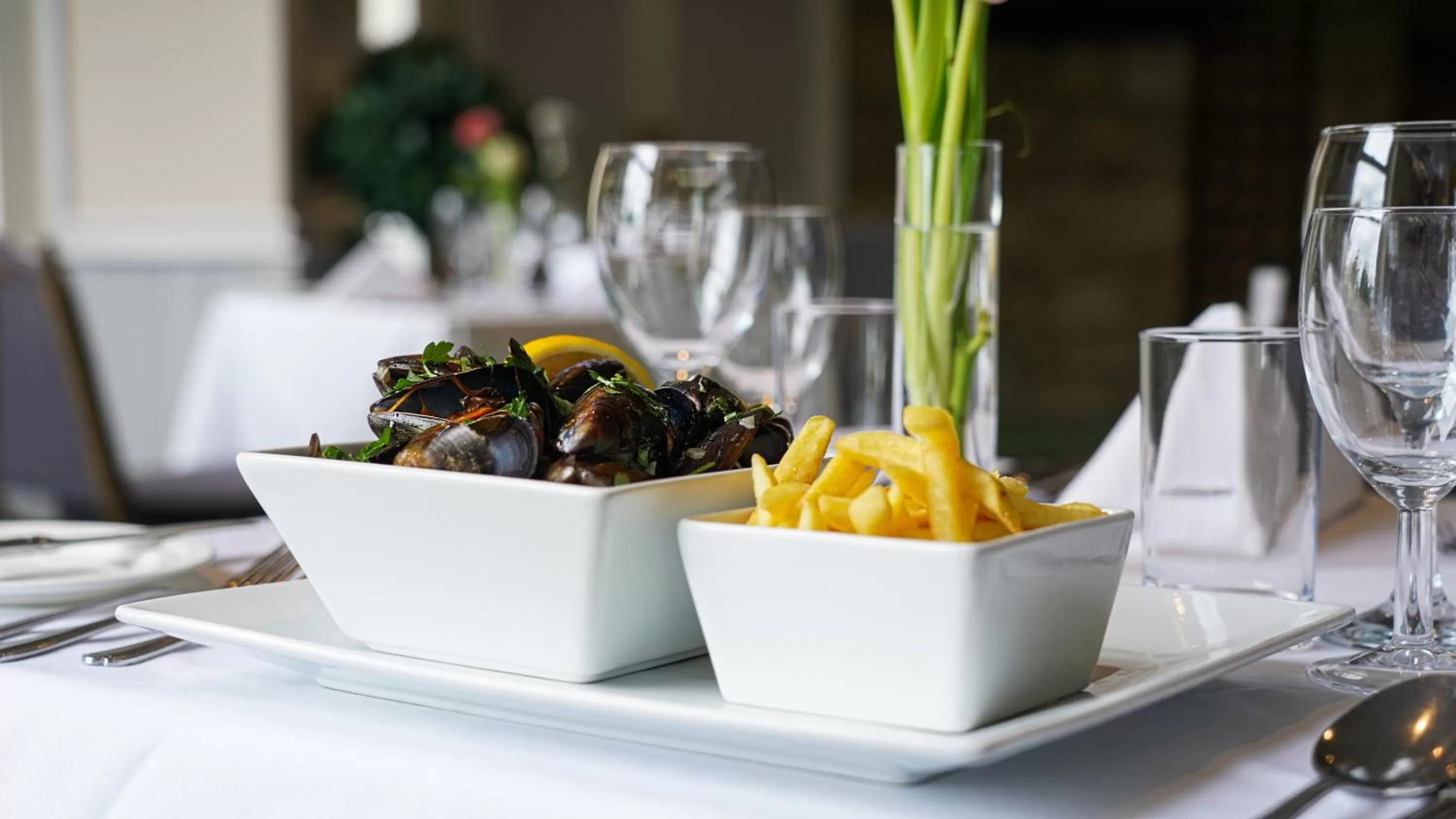 Restaurant/places to eat in Bourne Hall Country Hotel