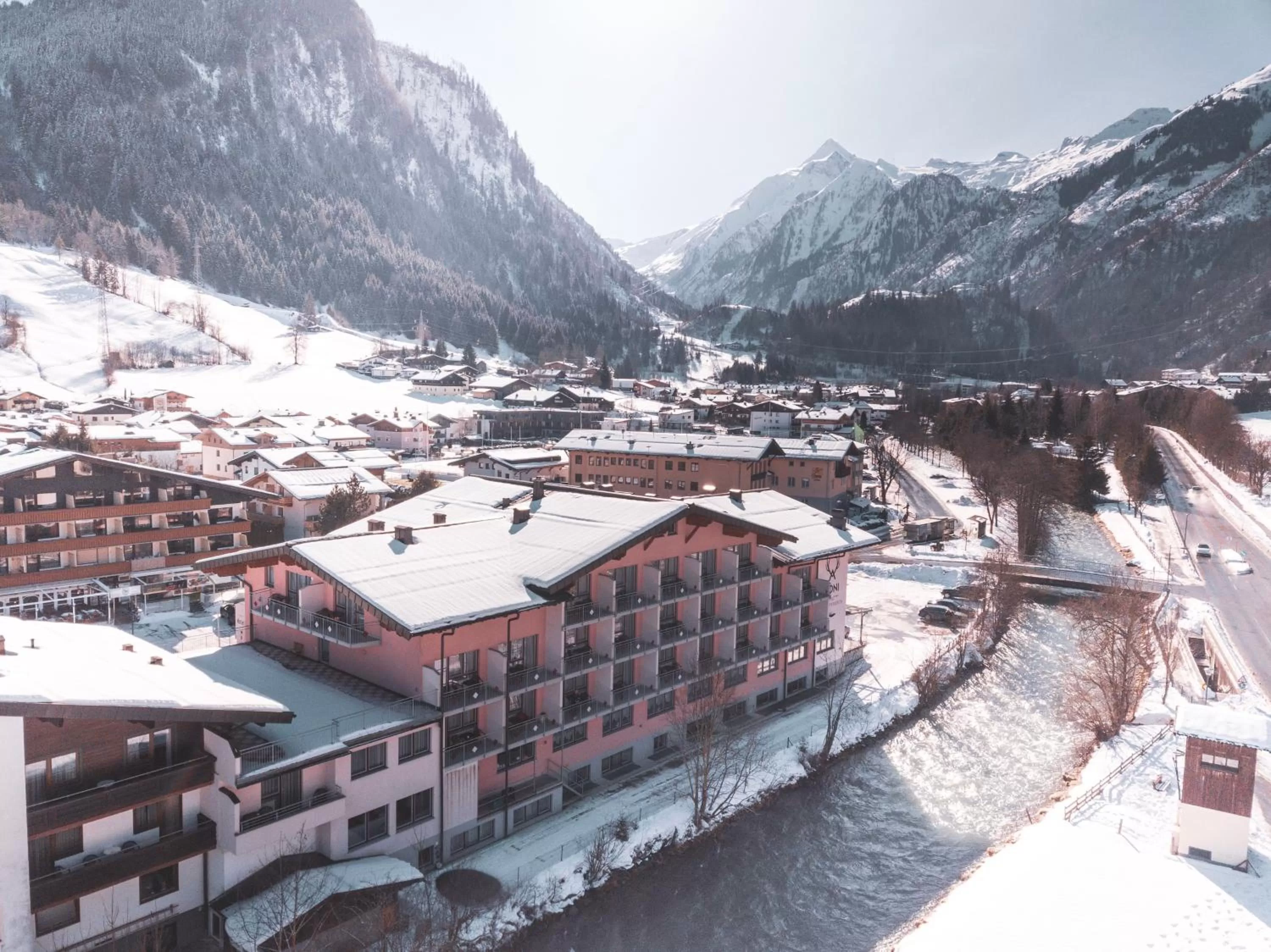 Facade/entrance in Hotel TONI inklusive Zell am See - Kaprun Sommerkarte