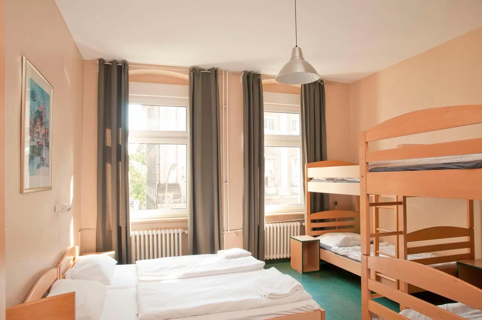 Staff, Bed in Happy Hotel Berlin