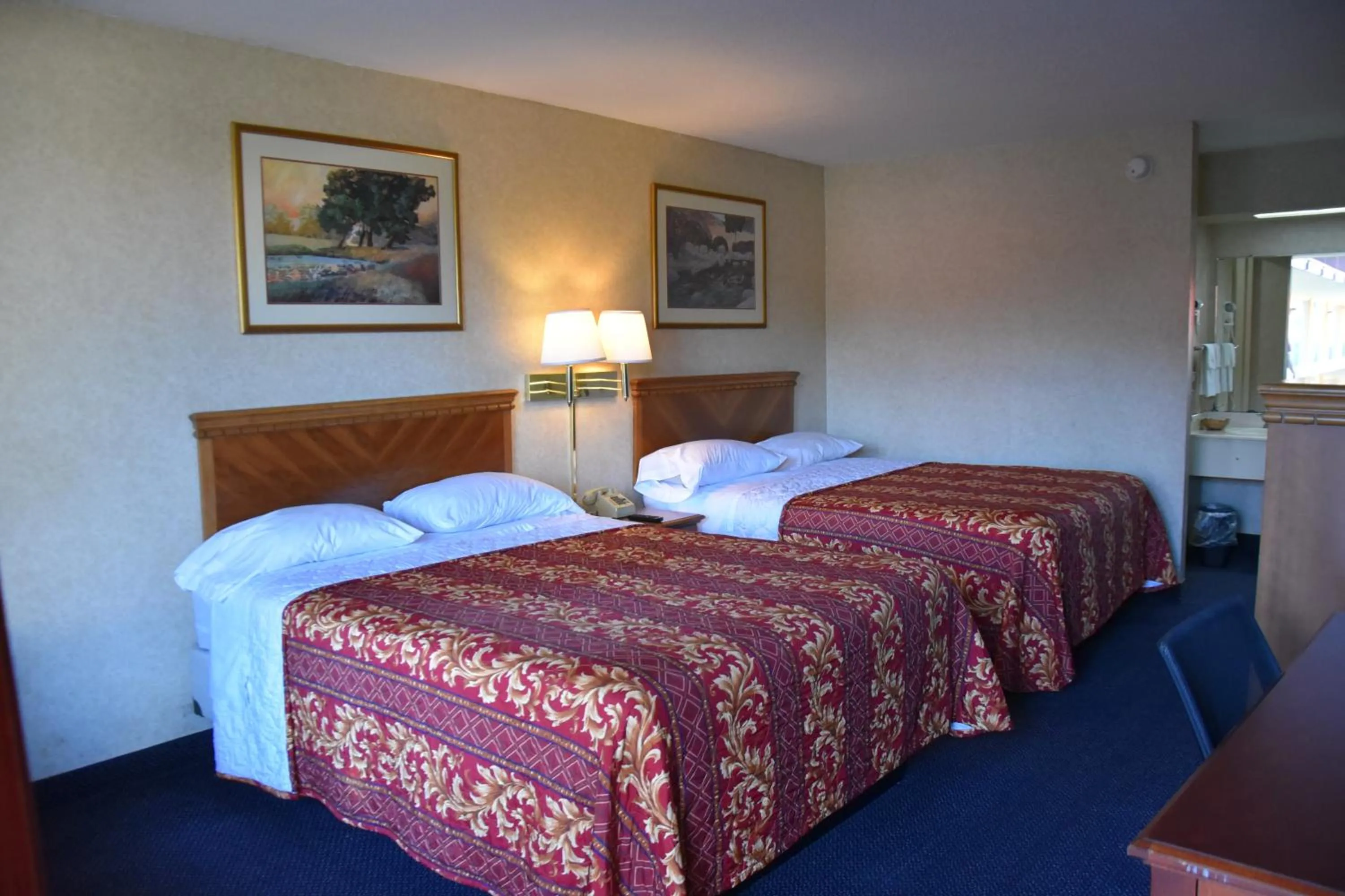 Bed in Homeplace Inn