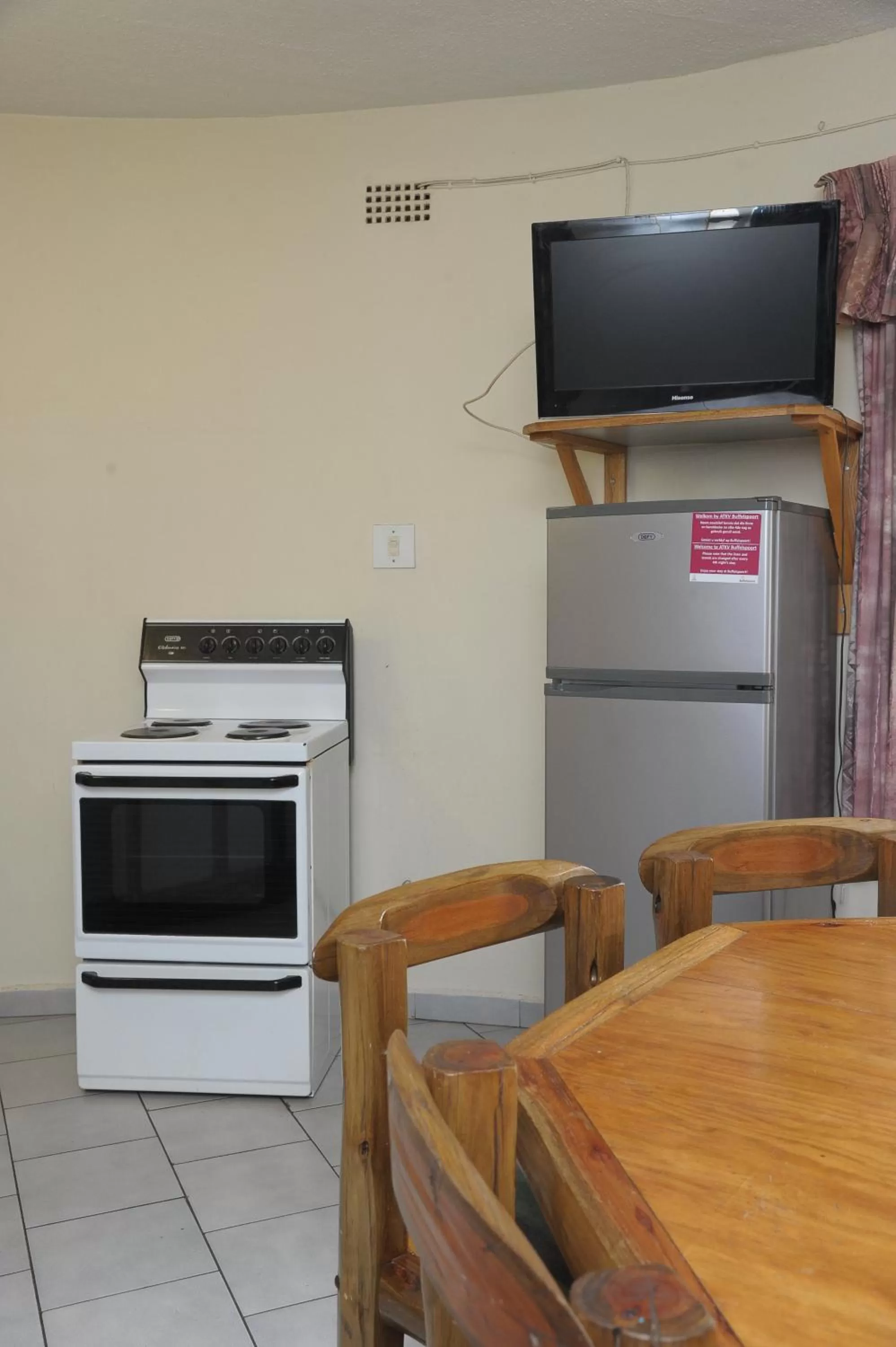 Kitchen or kitchenette, TV/Entertainment Center in ATKV Buffelspoort