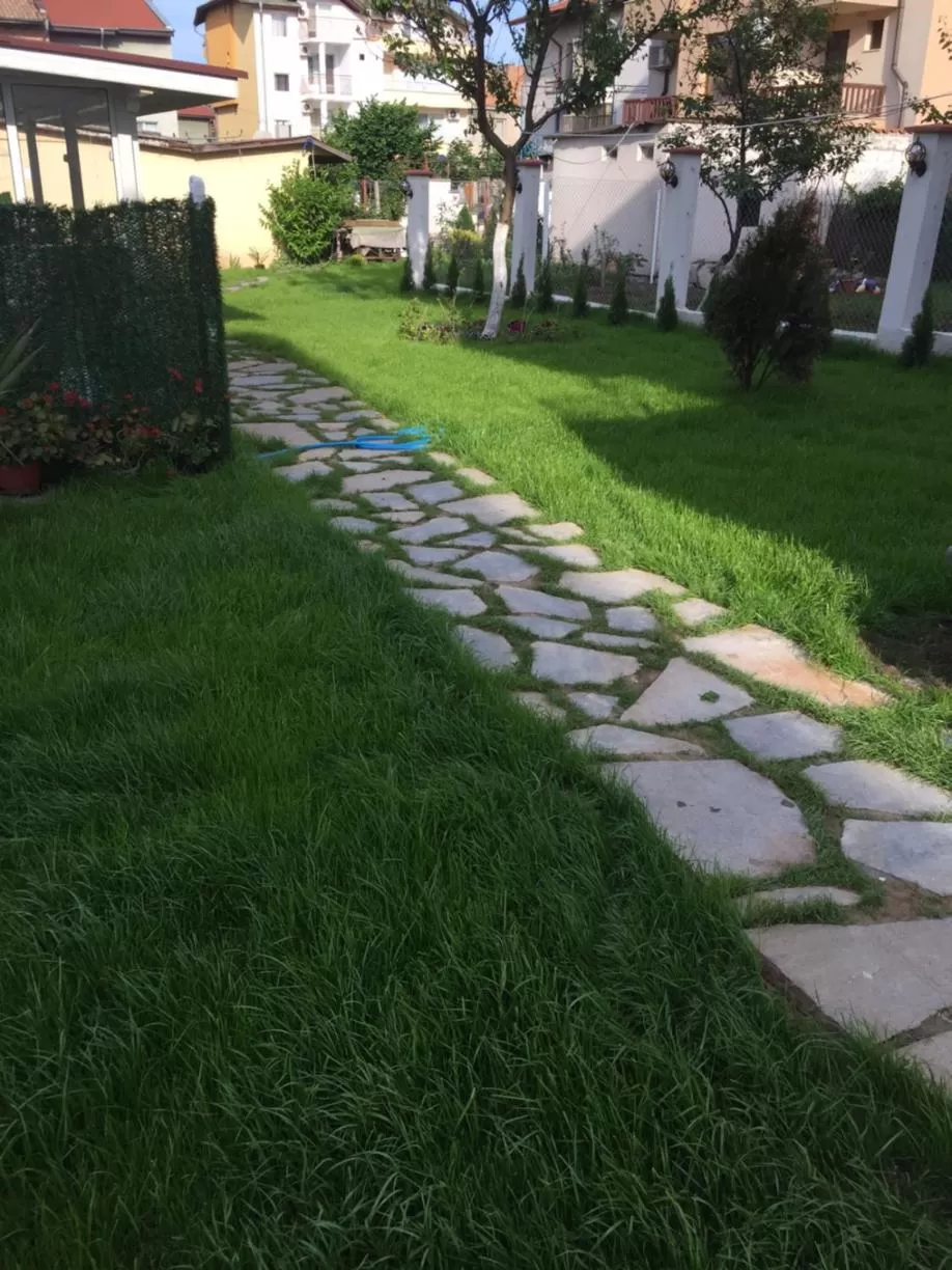 Garden in Family Hotel Malibu