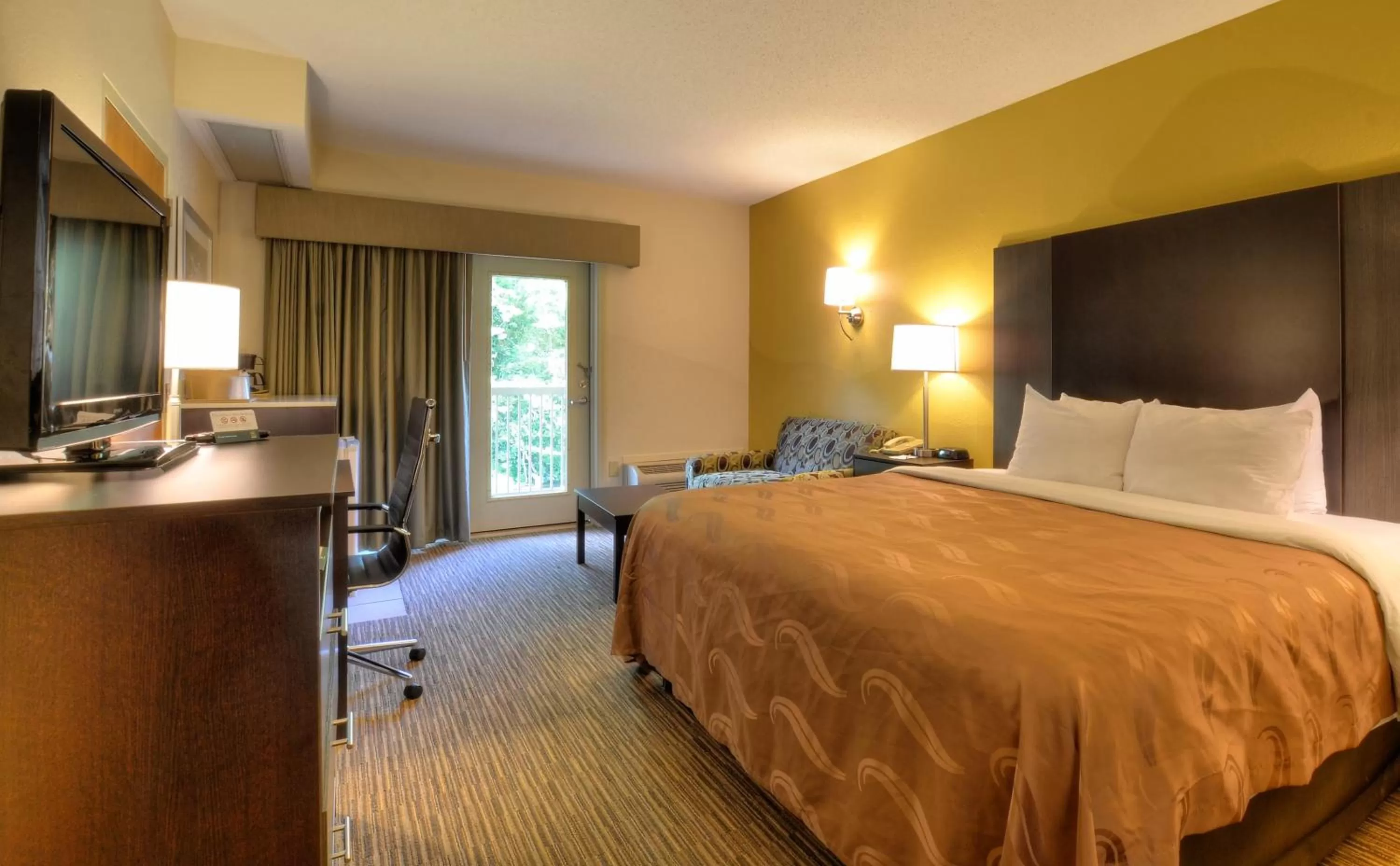 Photo of the whole room, Bed in Quality Inn Cherokee Riverside