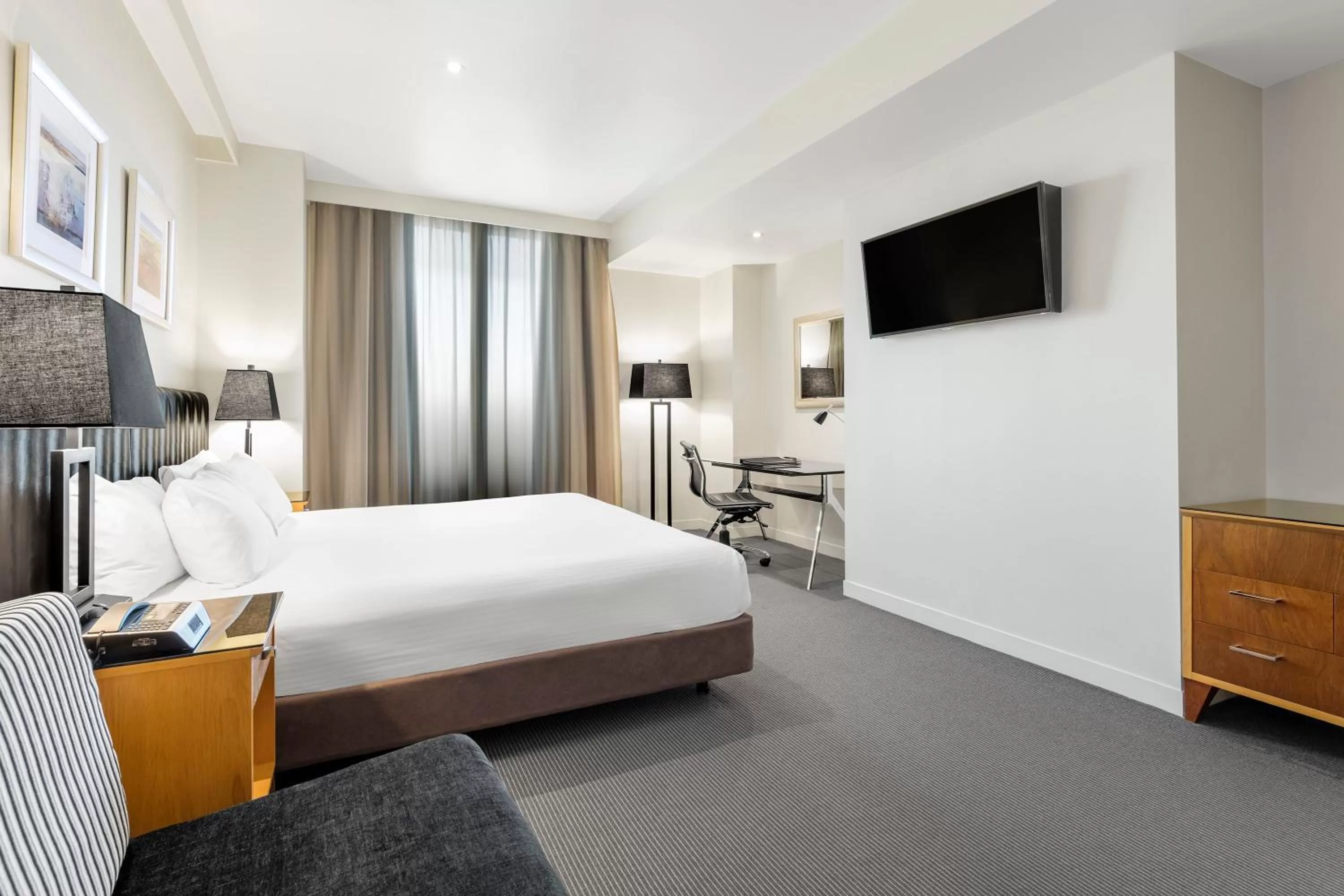 Bedroom, Bed in Radisson On Flagstaff Gardens Melbourne