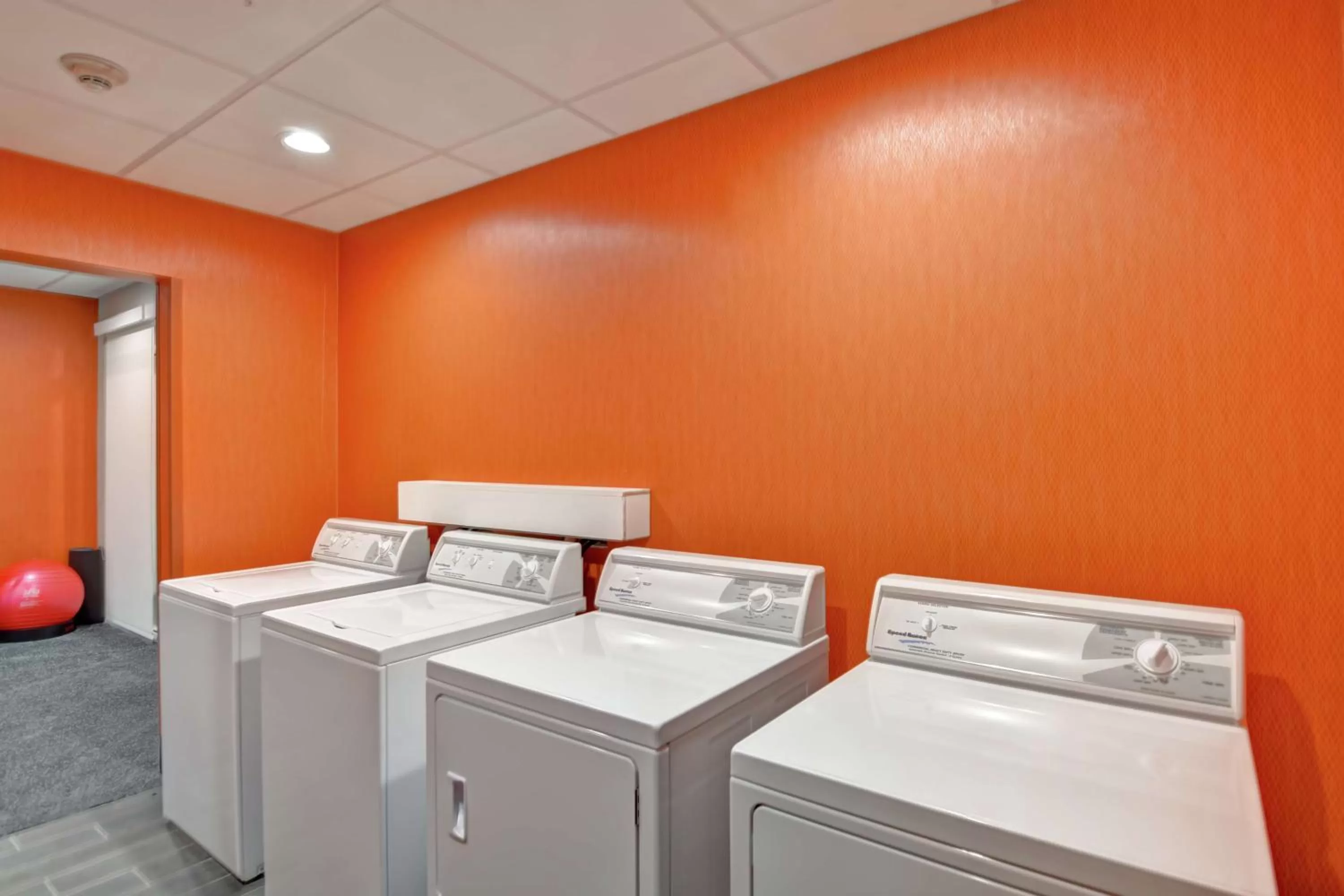 Property building, Bed in Home2 Suites By Hilton Meridian