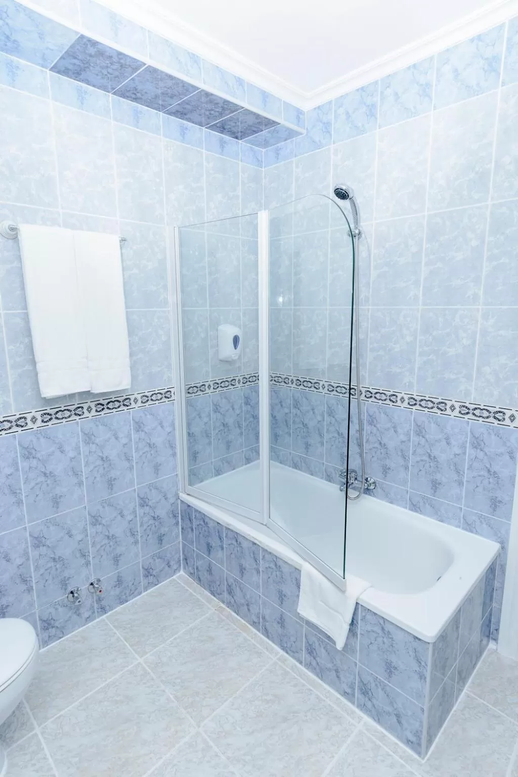 Hot Tub, Bathroom in Hotel Los Manjares