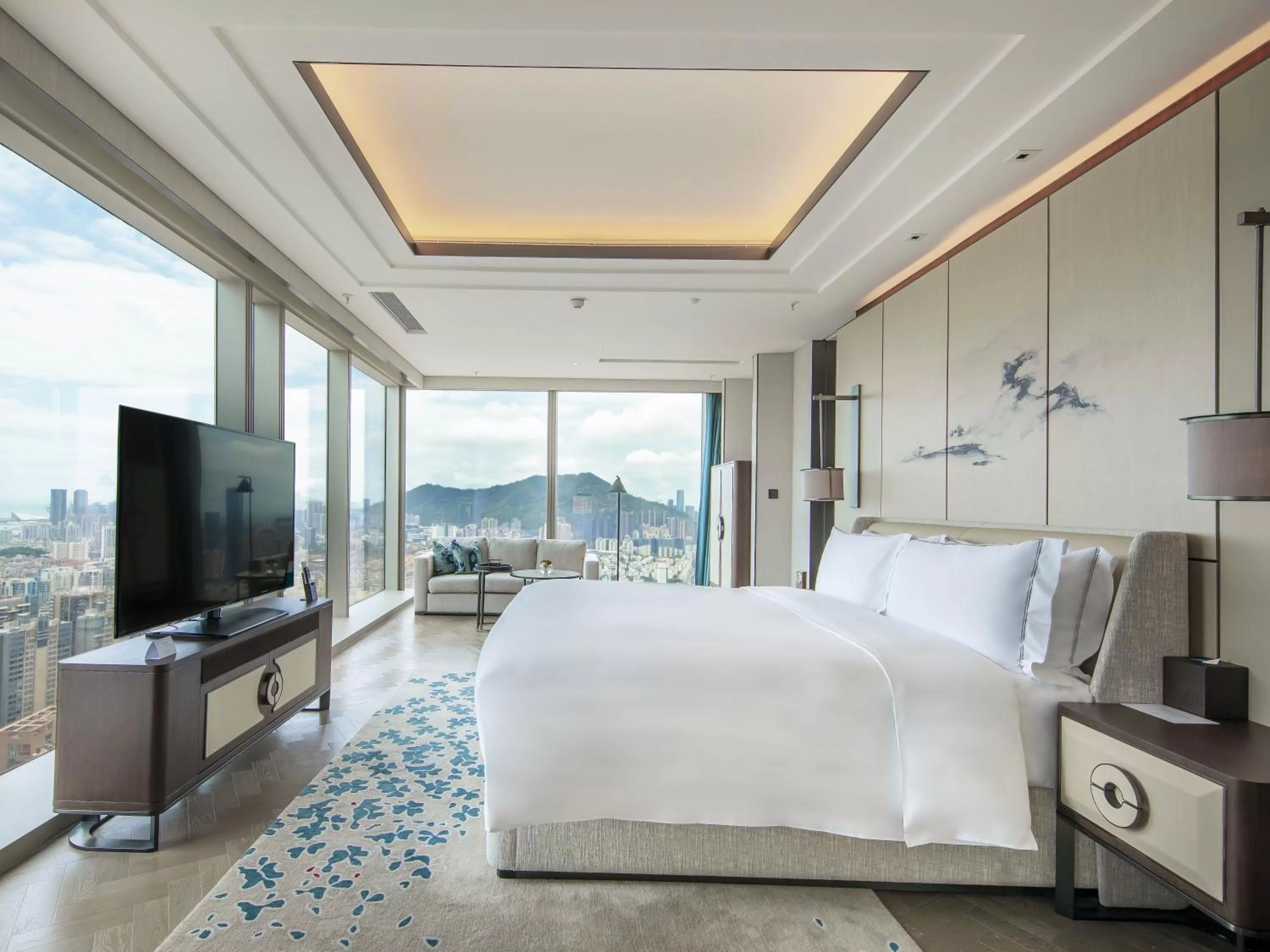 Bed in Raffles Shenzhen, Situated in the heart of One Shenzhen Bay, Book Now to Enjoy Free Minibar and Happy Hour Privileges at Long Bar on 71F