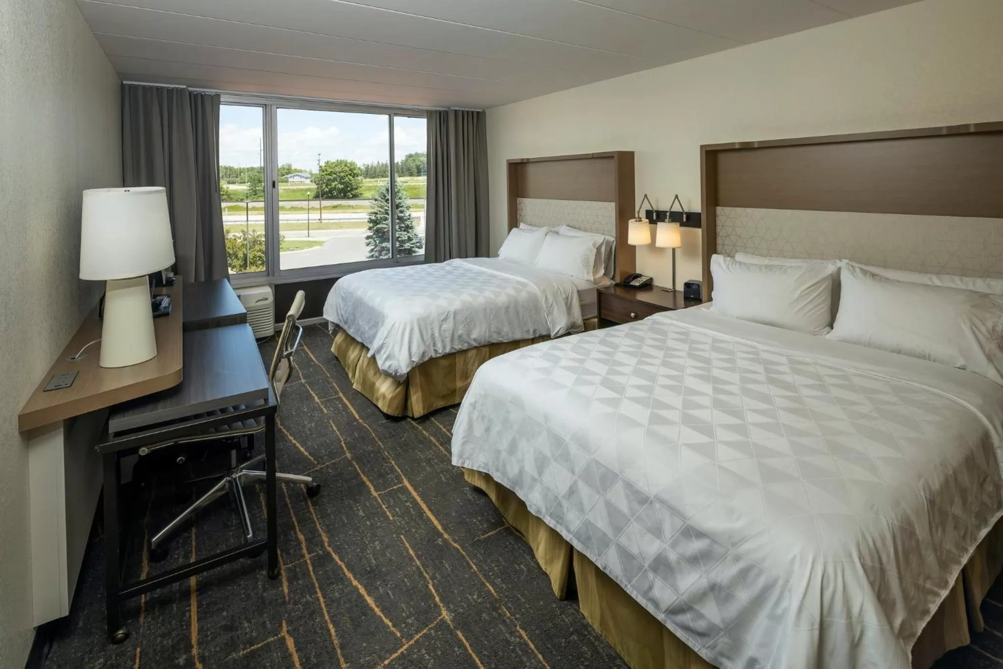 Photo of the whole room, Bed in Holiday Inn Detroit Lakes by IHG