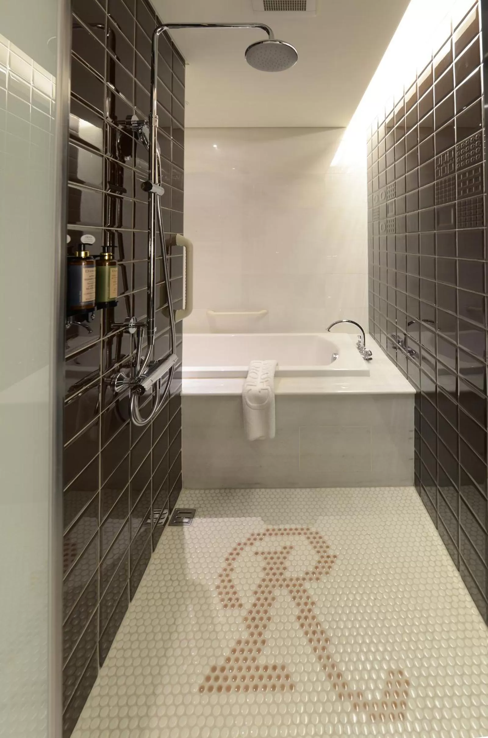Bathroom in Golden Tulip RS Boutique Hotel-Tainan