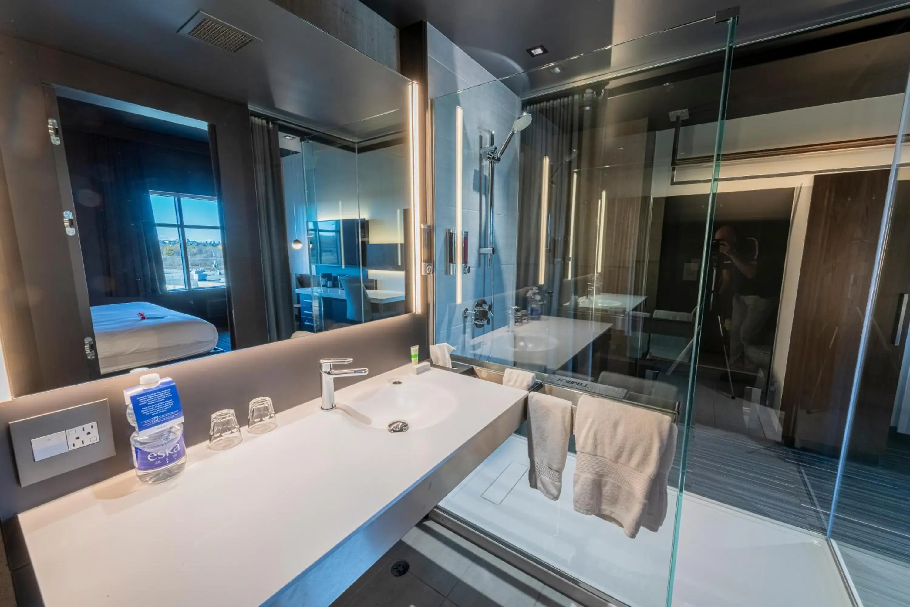 Superior Quadruple Room in Grand Times Hotel – Aeroport de Quebec Superior Quadruple Room in Grand Times Hotel – Aeroport de Quebec