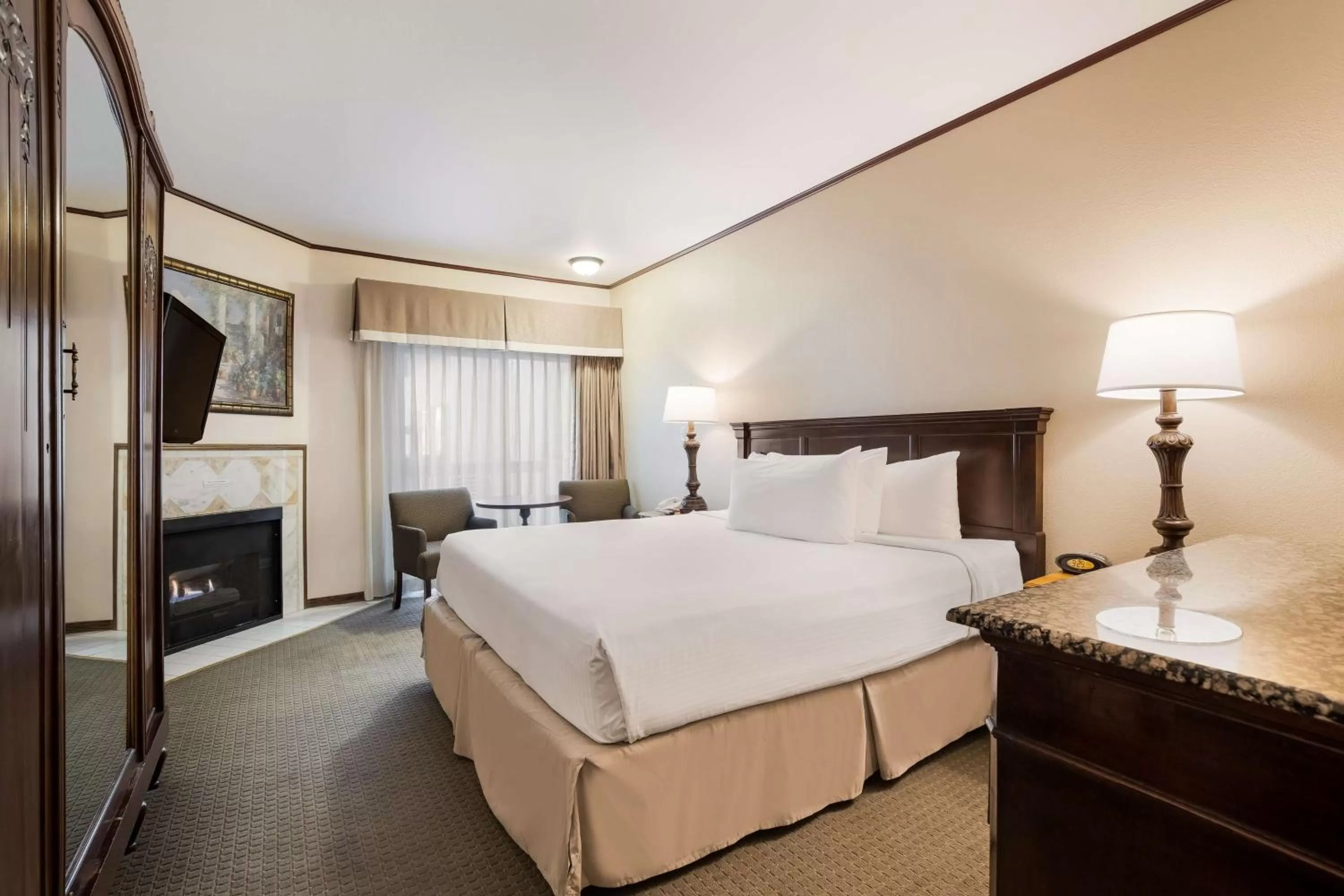 1 King Bed Accessible with Bathtub, Fireplace, and Balcony in Best Western- Big Bear Chateau
