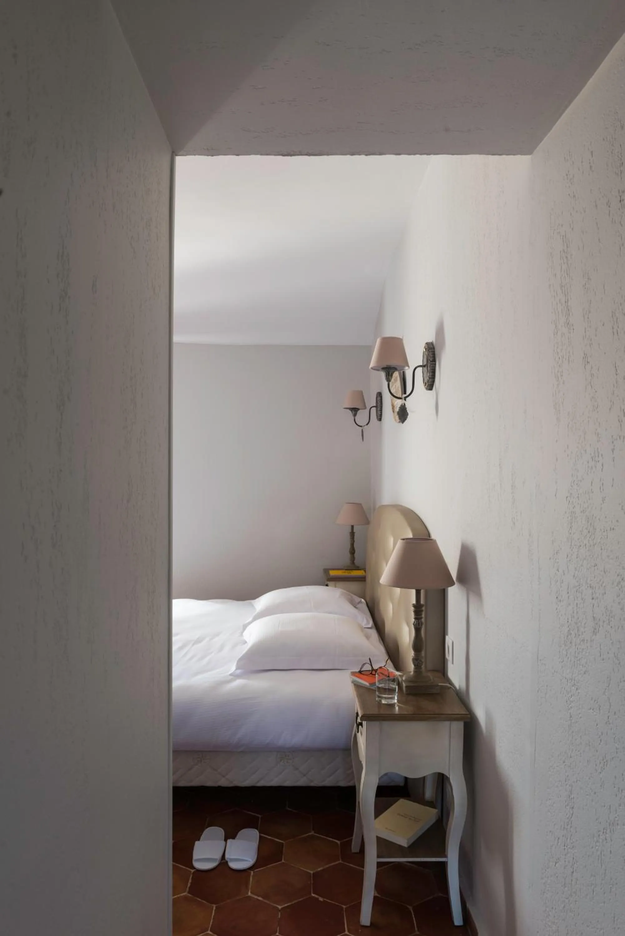 Decorative detail, Bed in Mas des Romarins, The Originals Relais