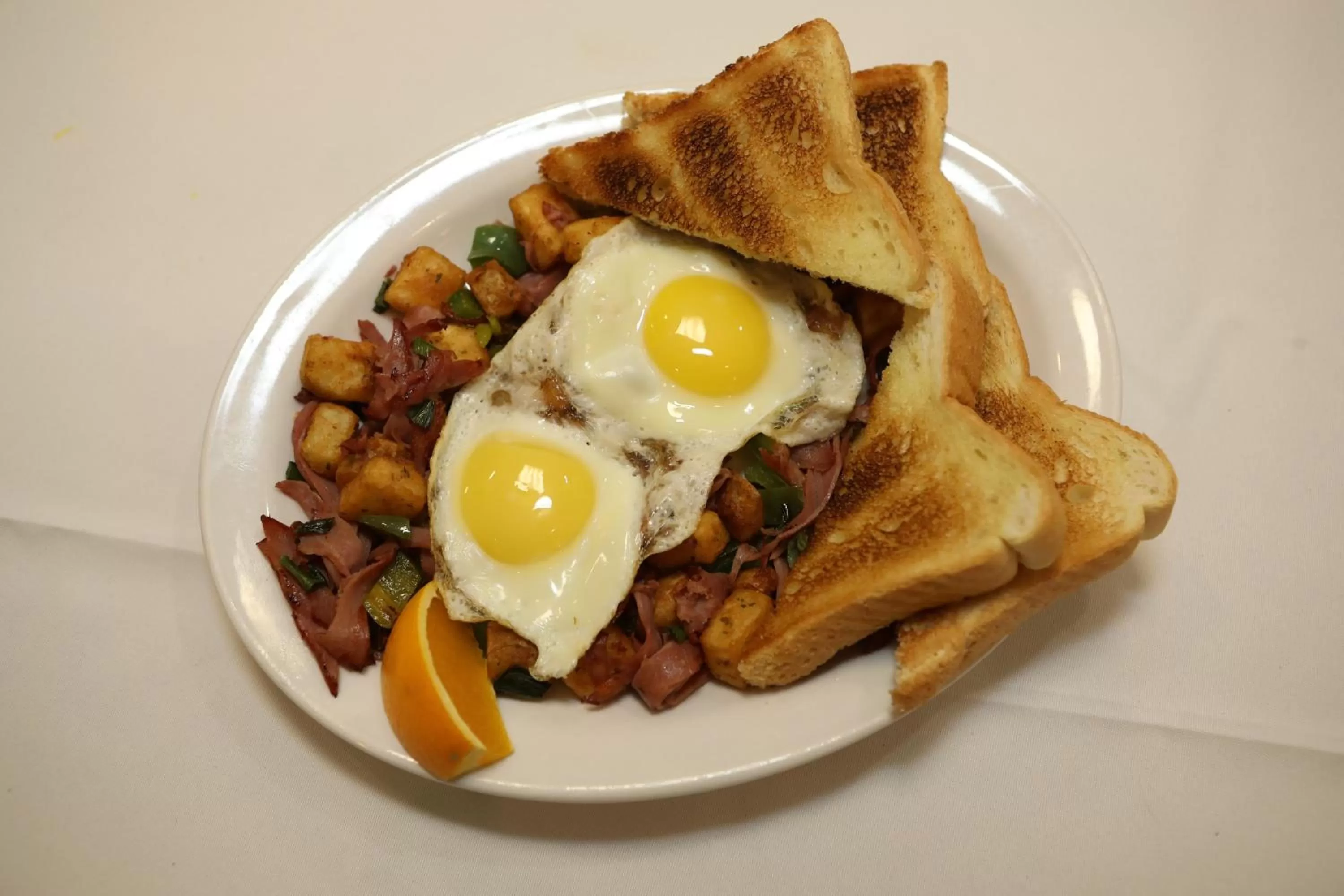 American breakfast in Continental Inn & Suites