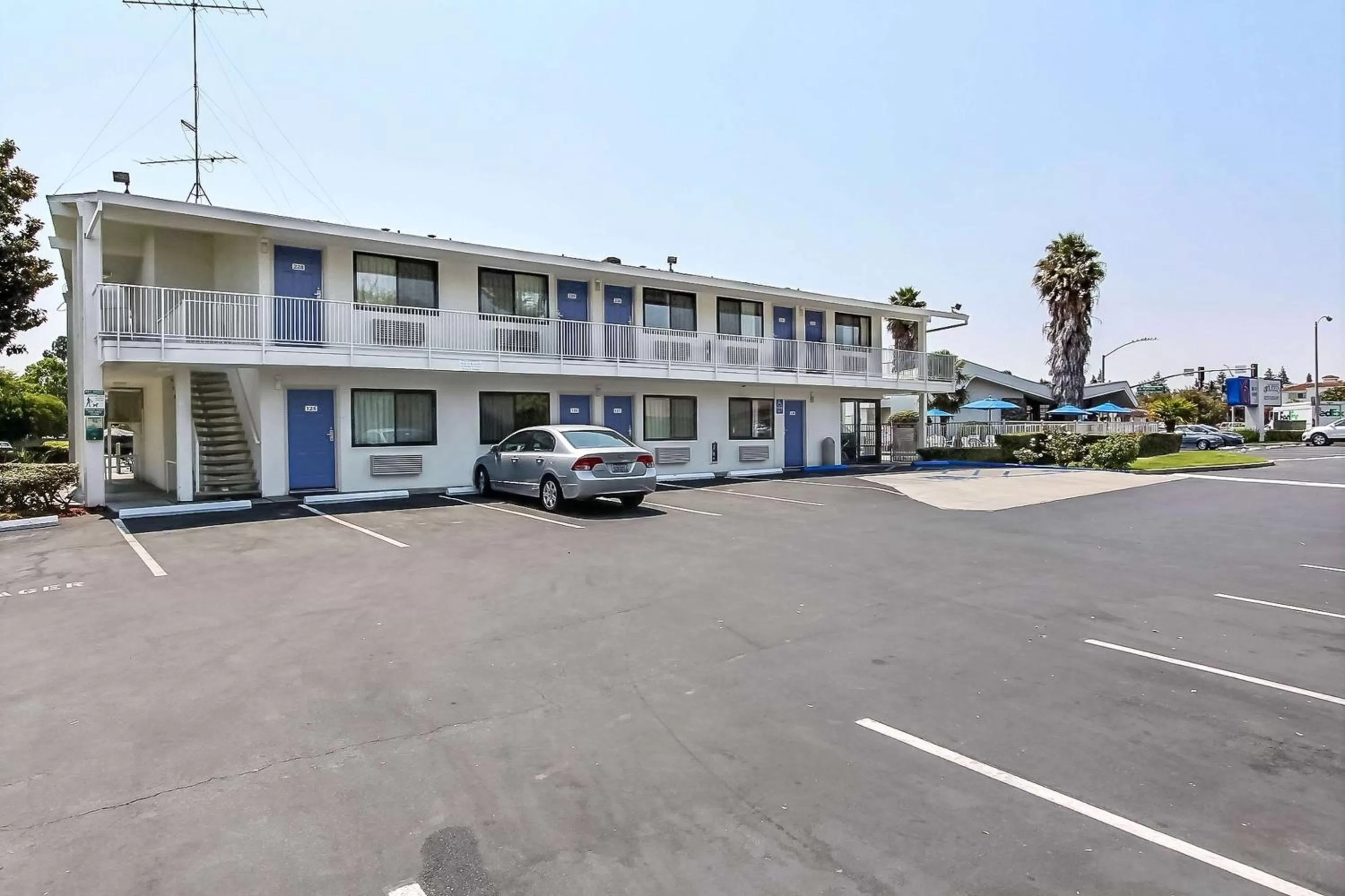 Property building in Motel 6-Sunnyvale, CA - South
