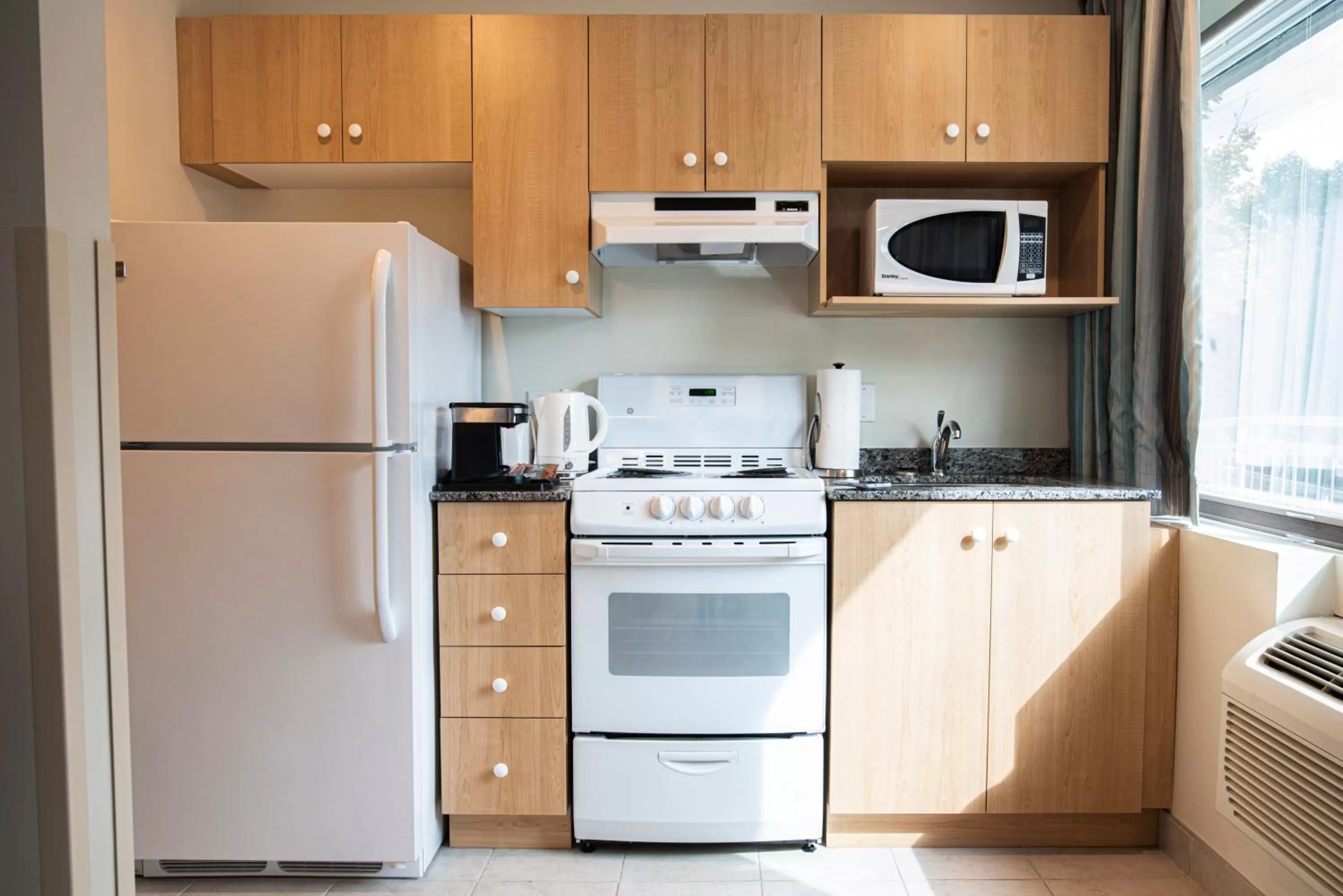 Kitchen or kitchenette in The Business Inn