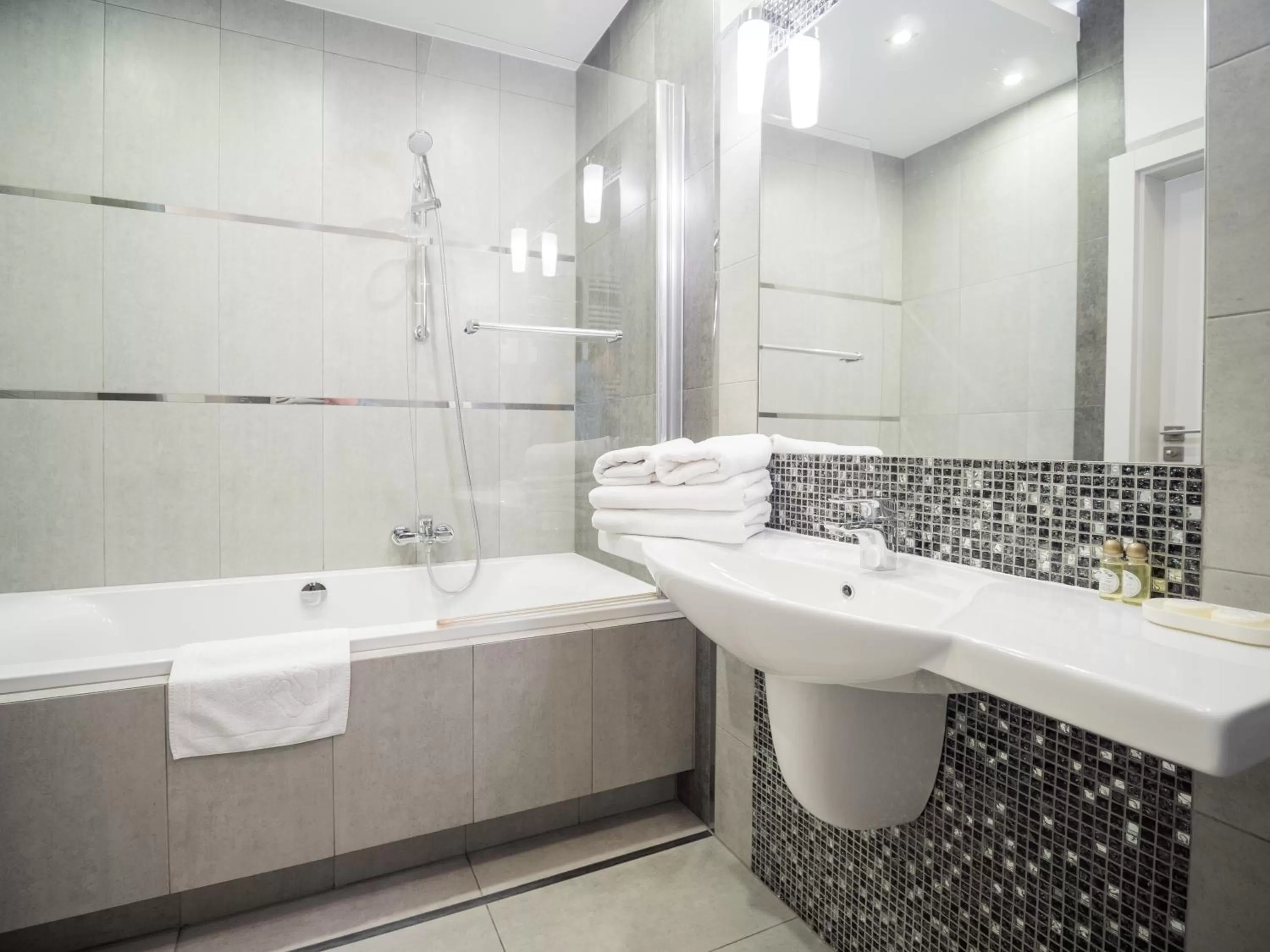 Bathroom in Hotel Miodowa