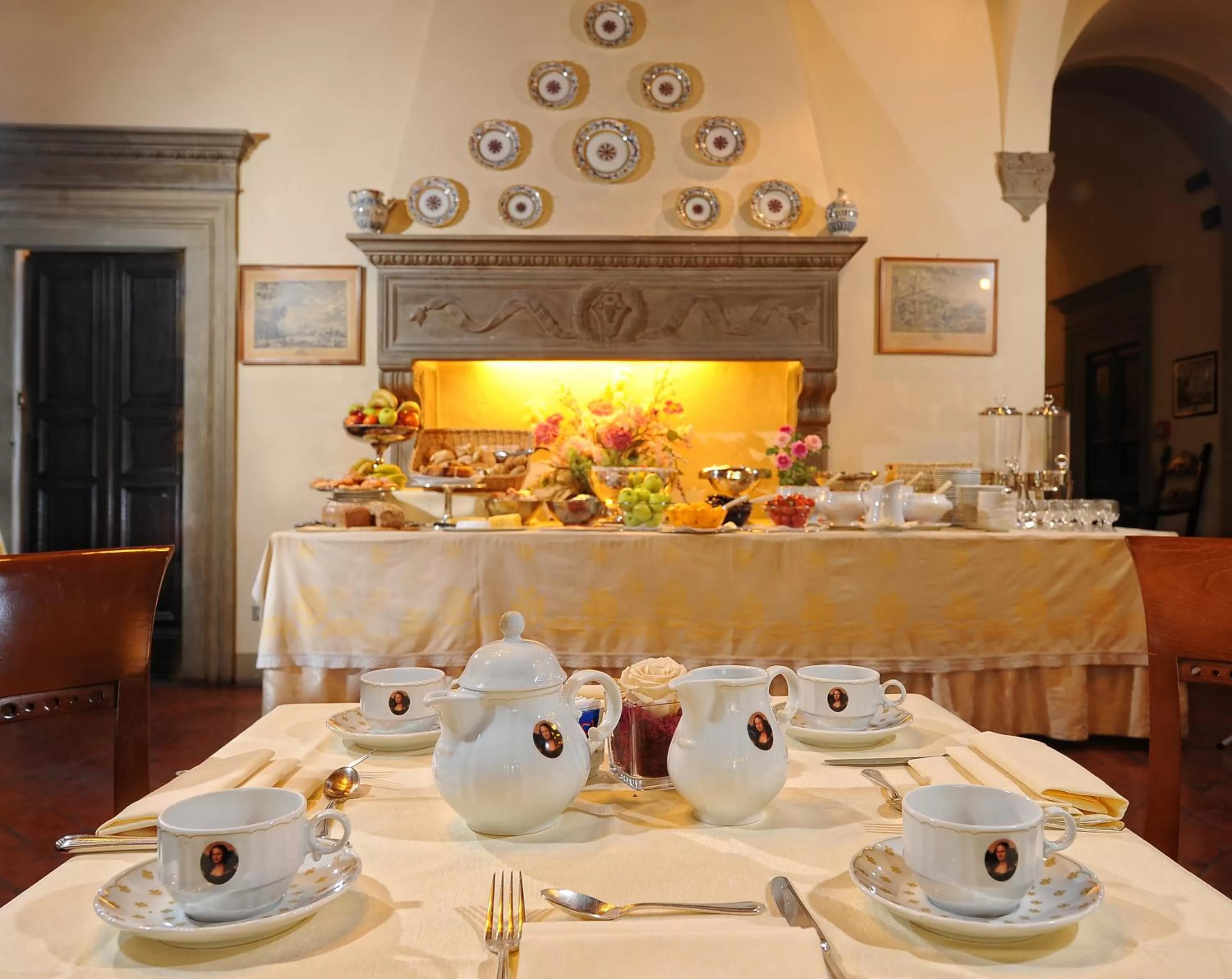 Restaurant/Places to Eat in Hotel Monna Lisa