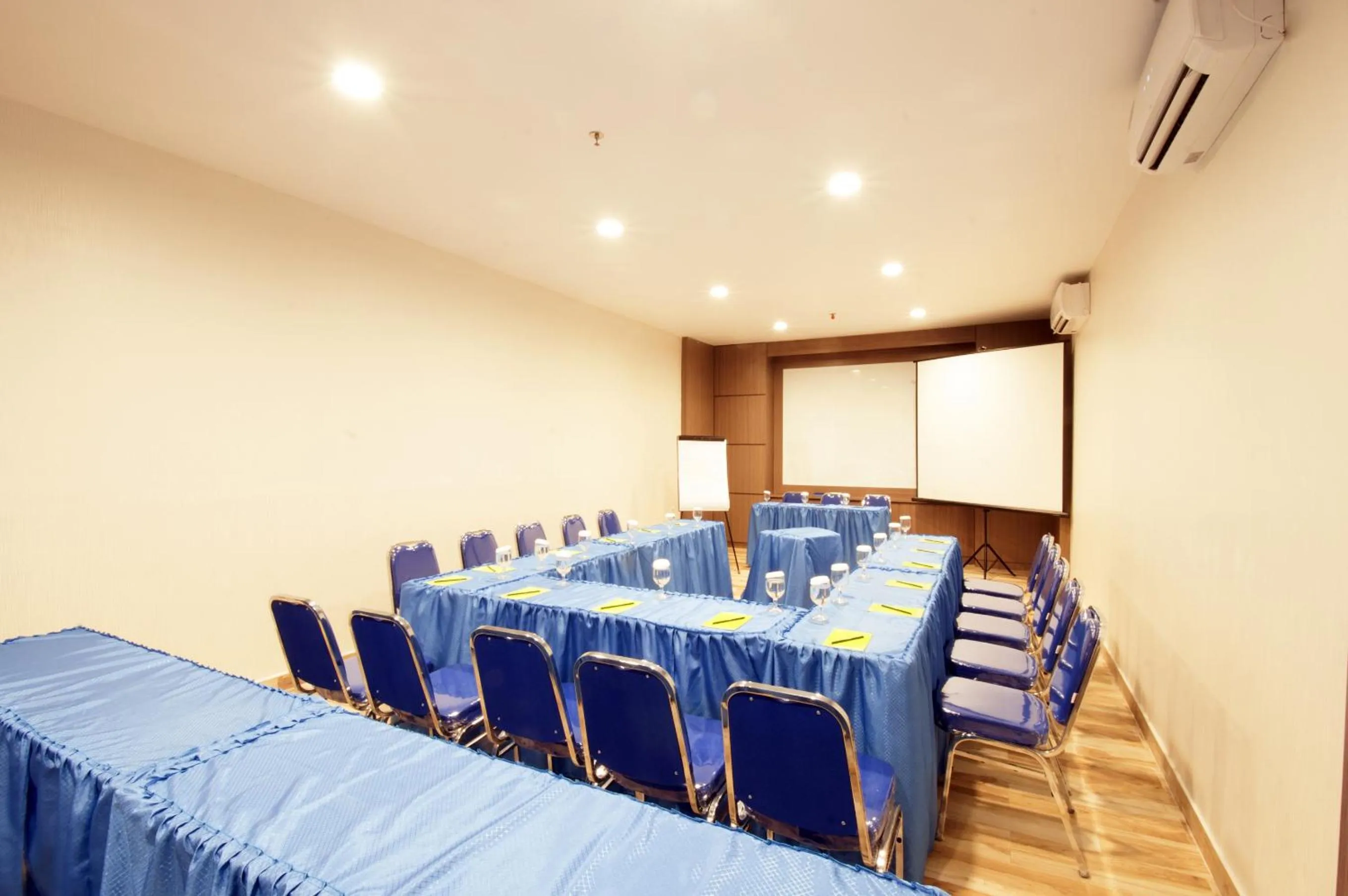 Meeting/conference room in Genio Hotel Manado