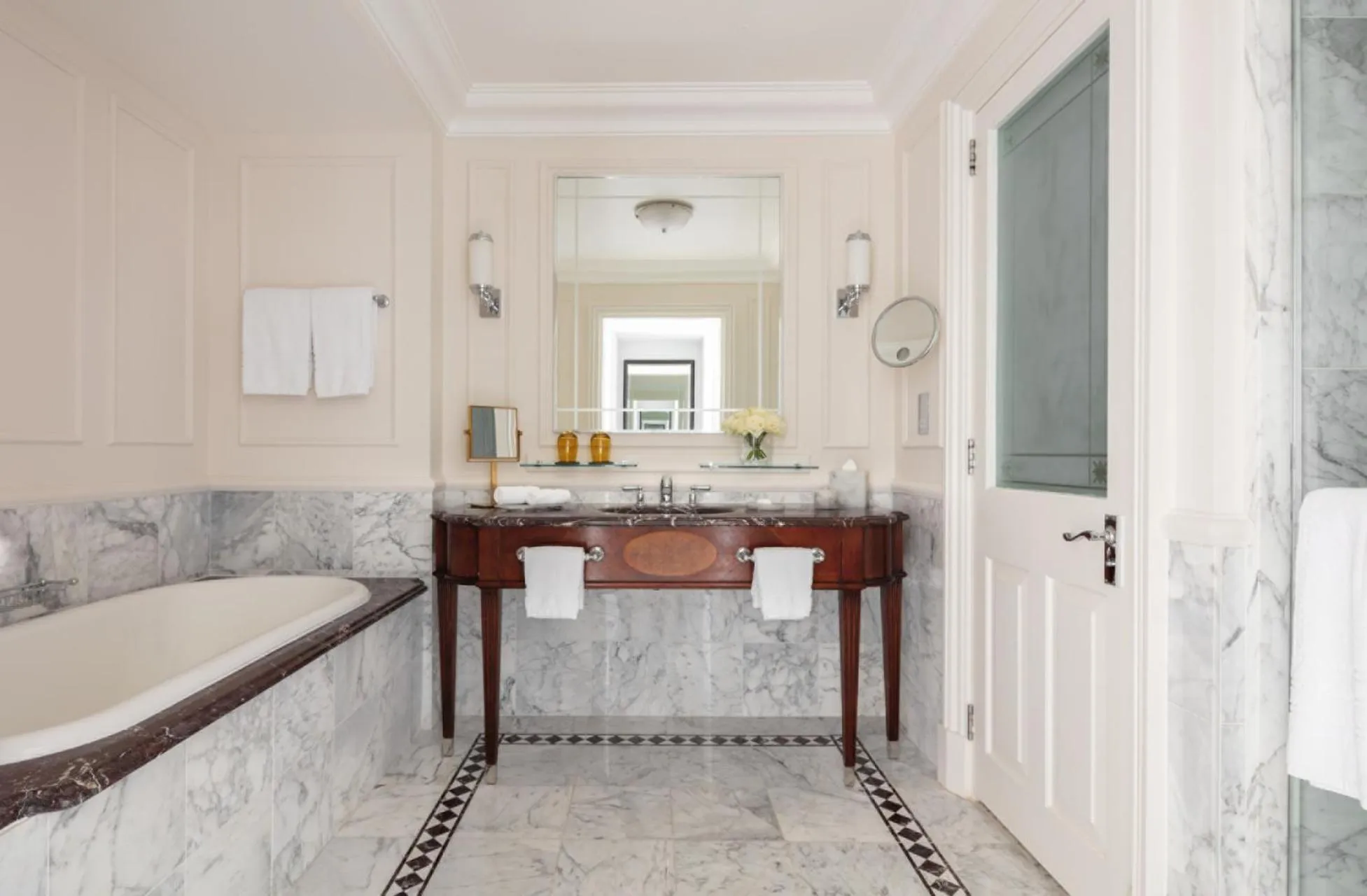 Bathroom in Four Seasons Hotel Hampshire