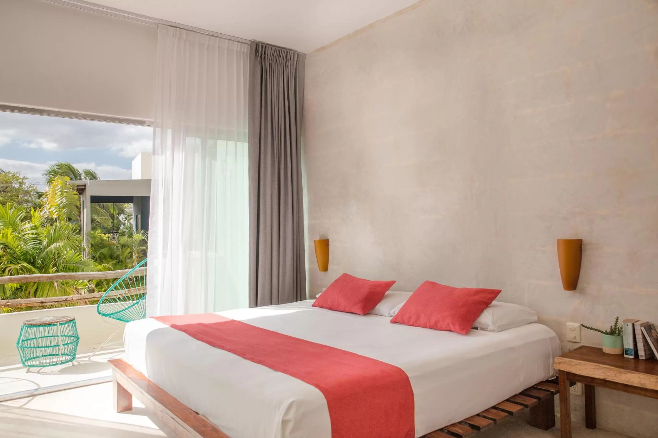 Photo of the whole room, Bed in Villas H2O