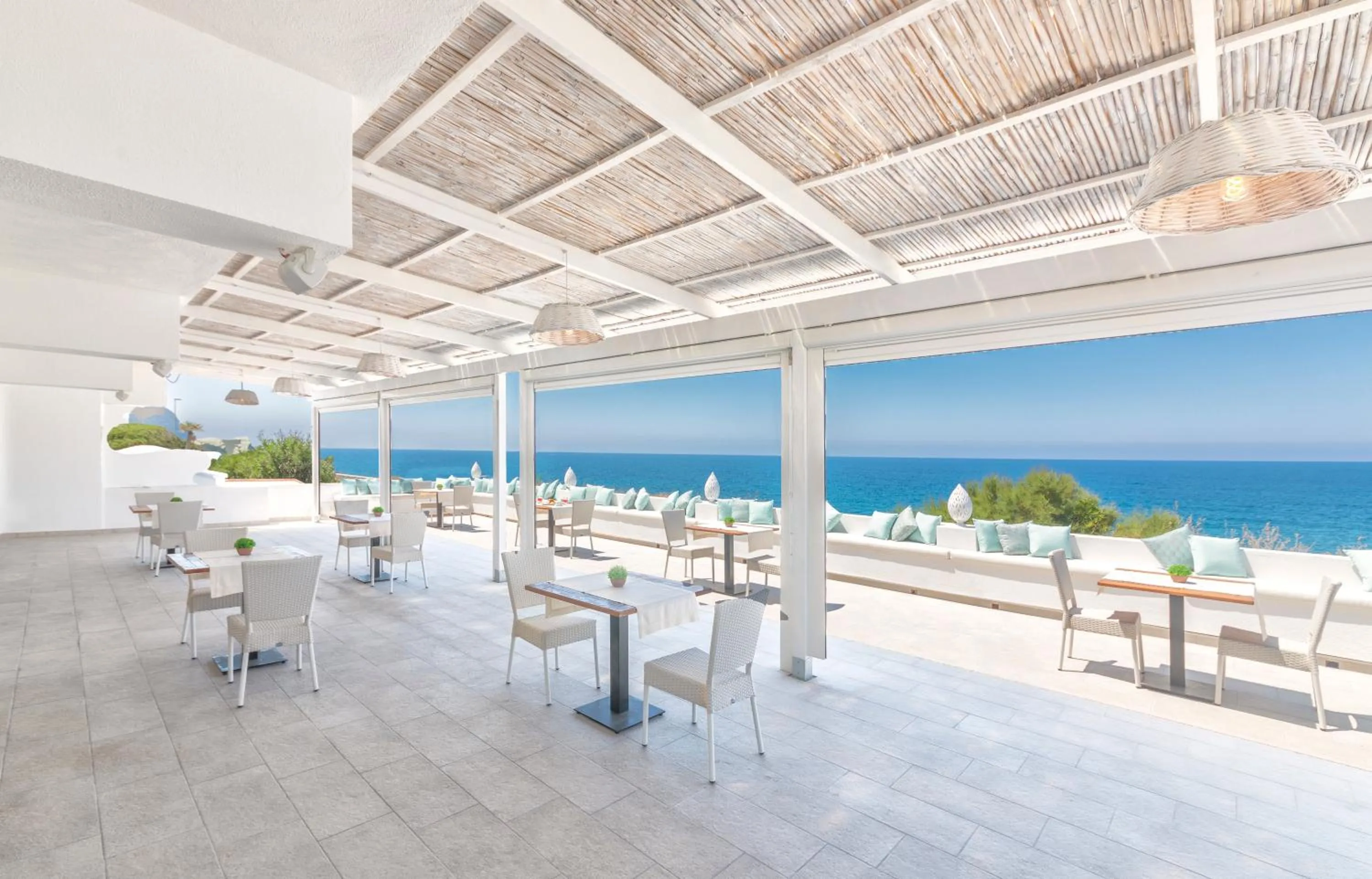 Restaurant/places to eat in Royal Sunset Hotel