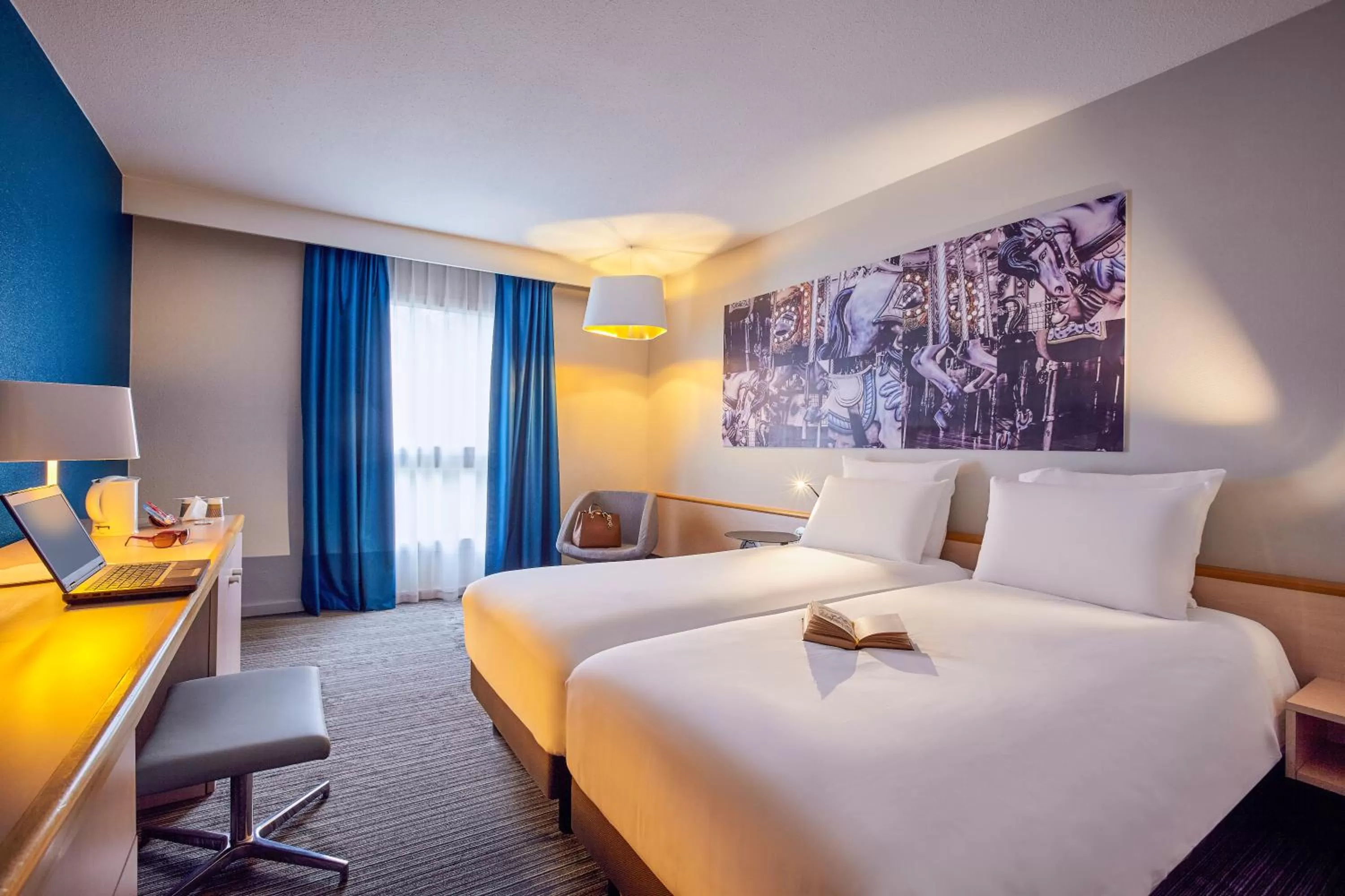 Bedroom, Bed in Mercure Château de Fontainebleau