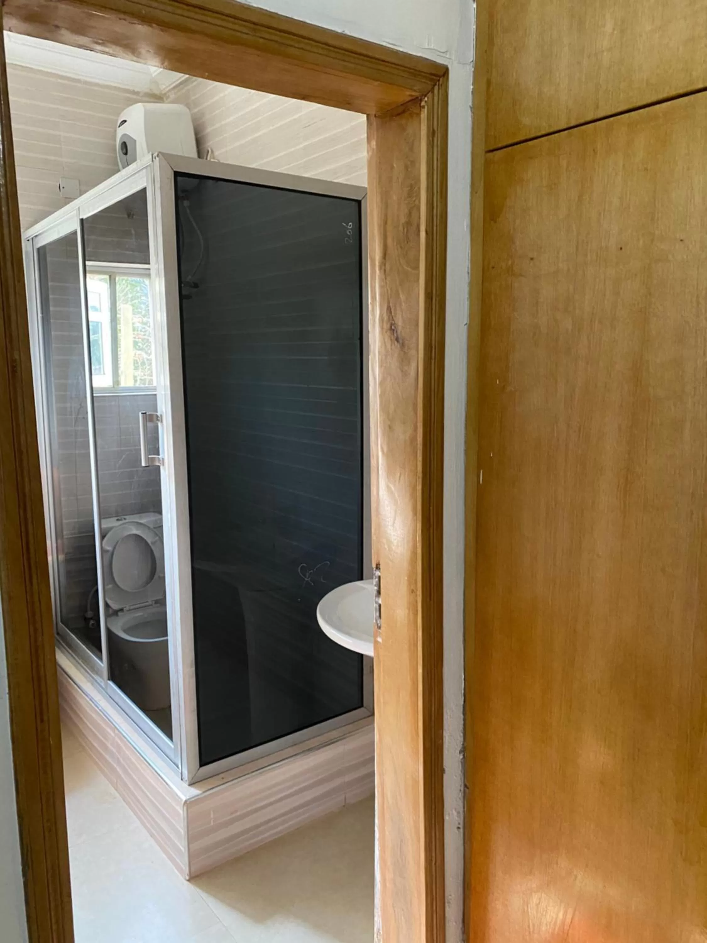 Nue-Crest Hotels & Suites