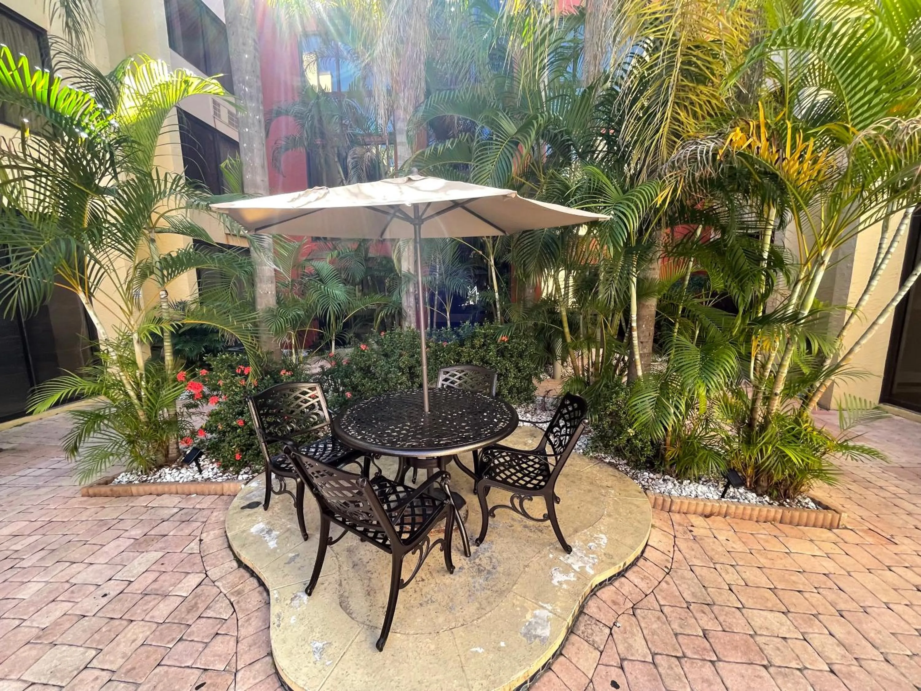 Seating area, Patio/Outdoor Area in Tropical Palms Hotel