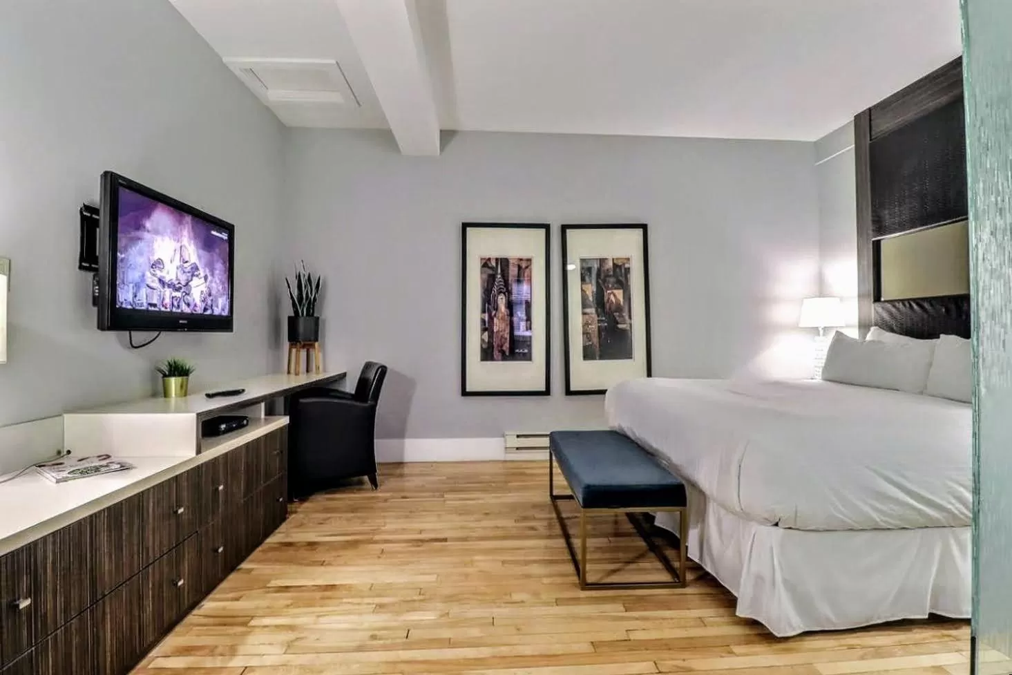 TV/Entertainment Center in St. James' Gate, Boutique Hotel