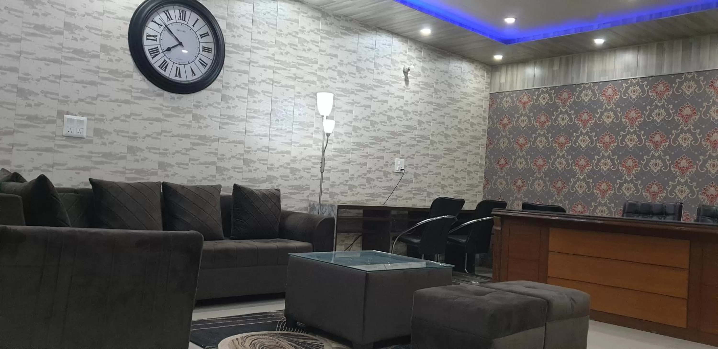 Business facilities, Lobby/Reception in Maple Leaf Hotel