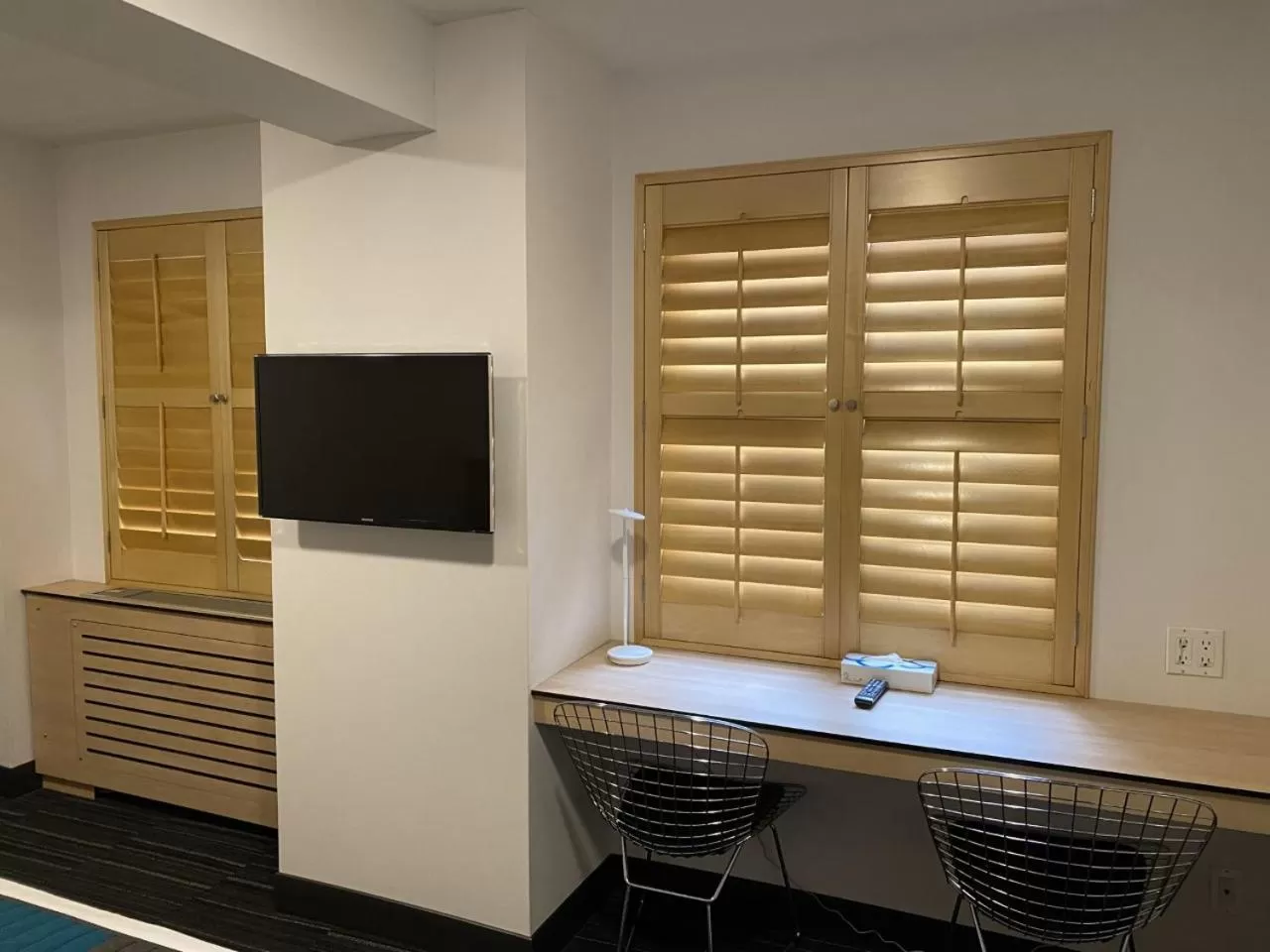 ADA Standard Queen Room in Pod 51