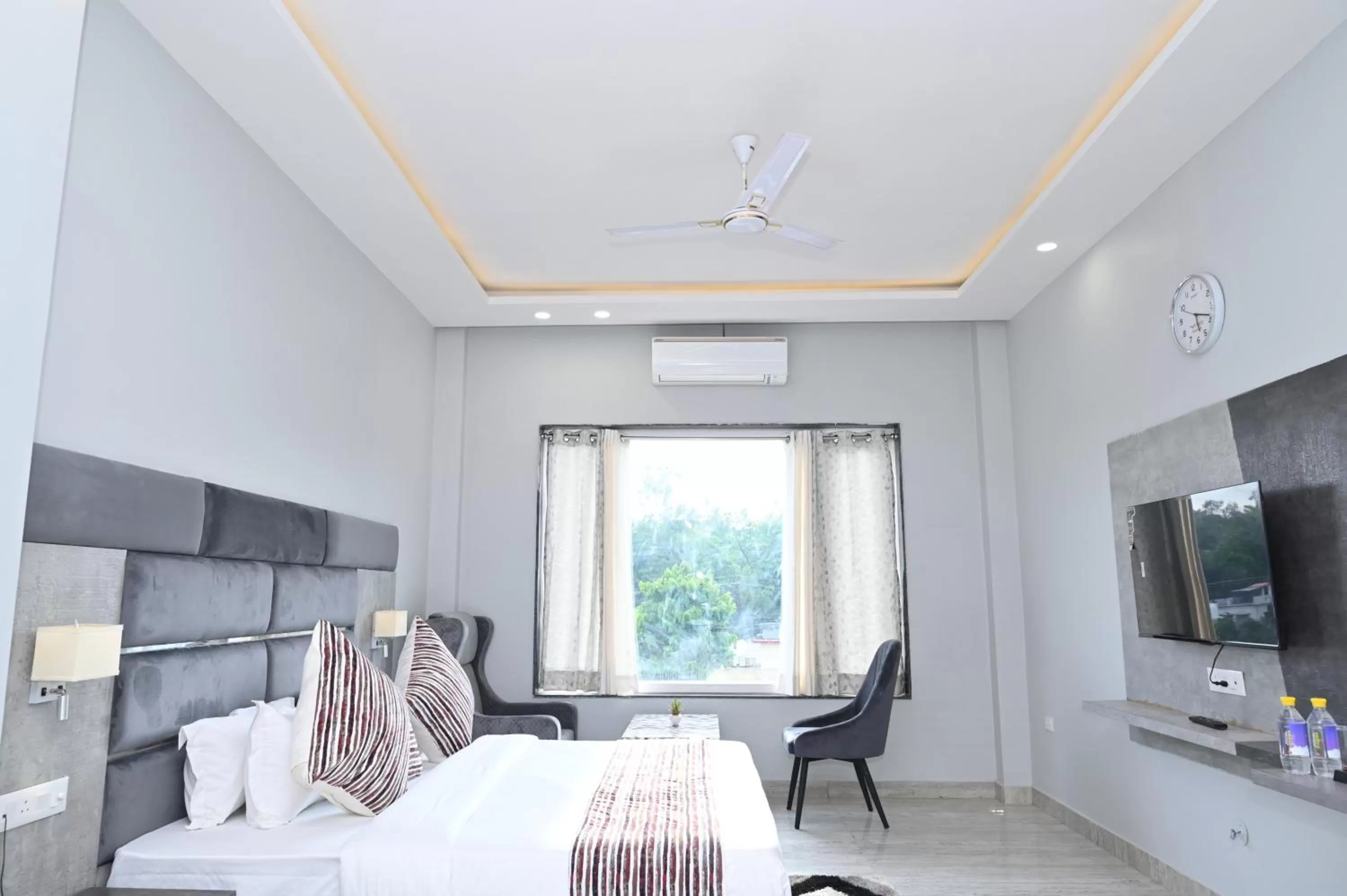 Living room, Bed in Hotel Vasdaa Grand