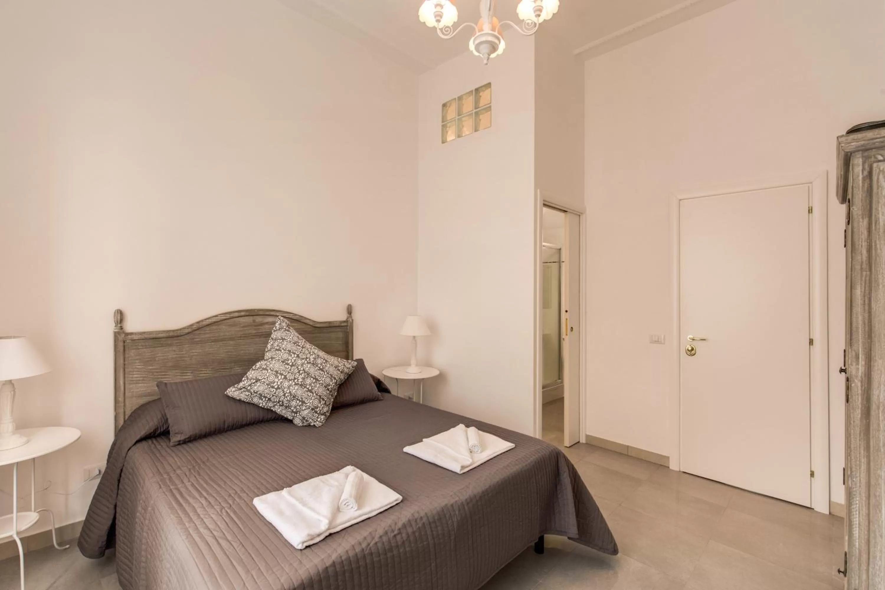 Bathroom, Bed in Relais La Torretta