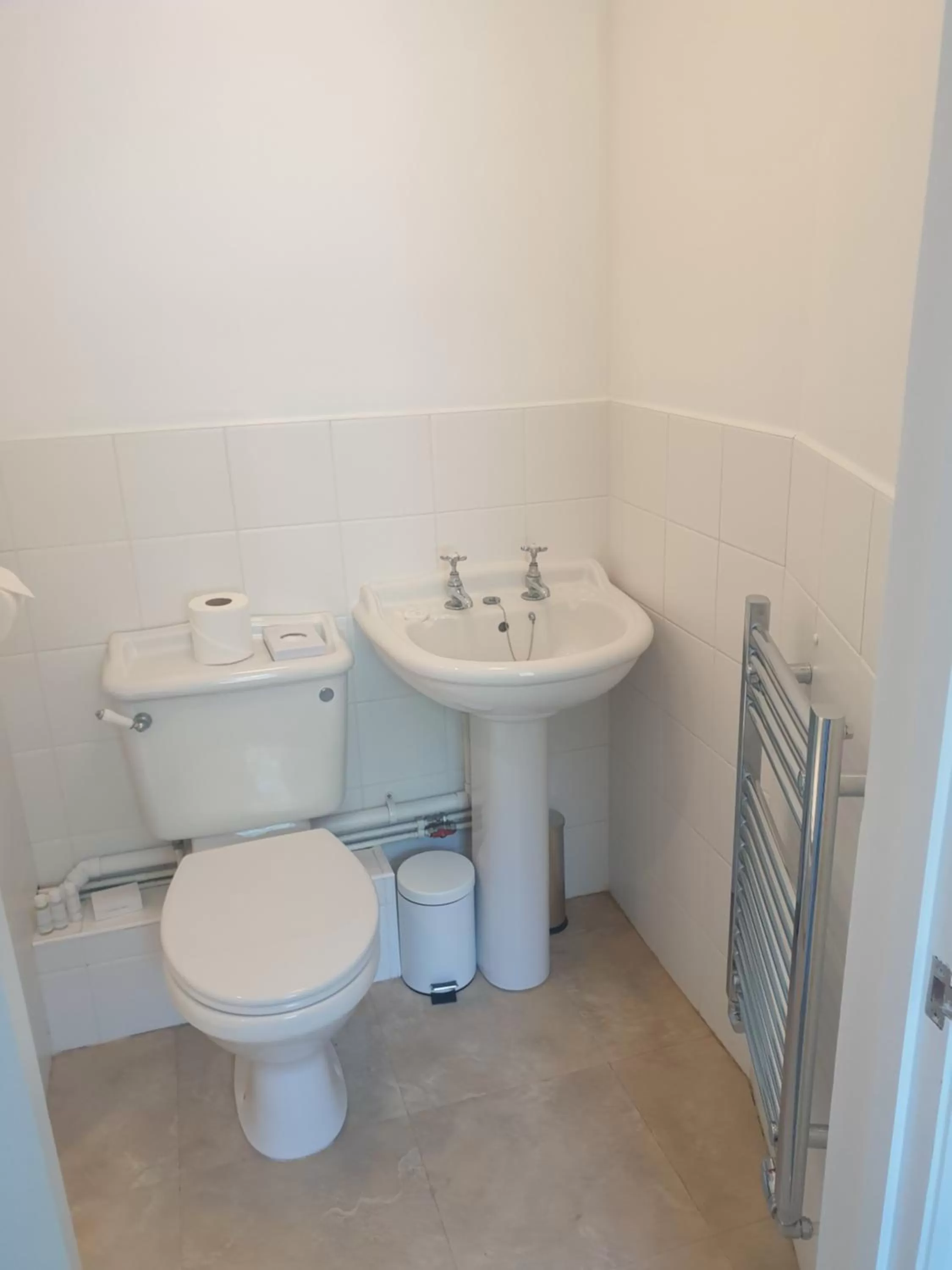 Bathroom in The Tavistock Inn