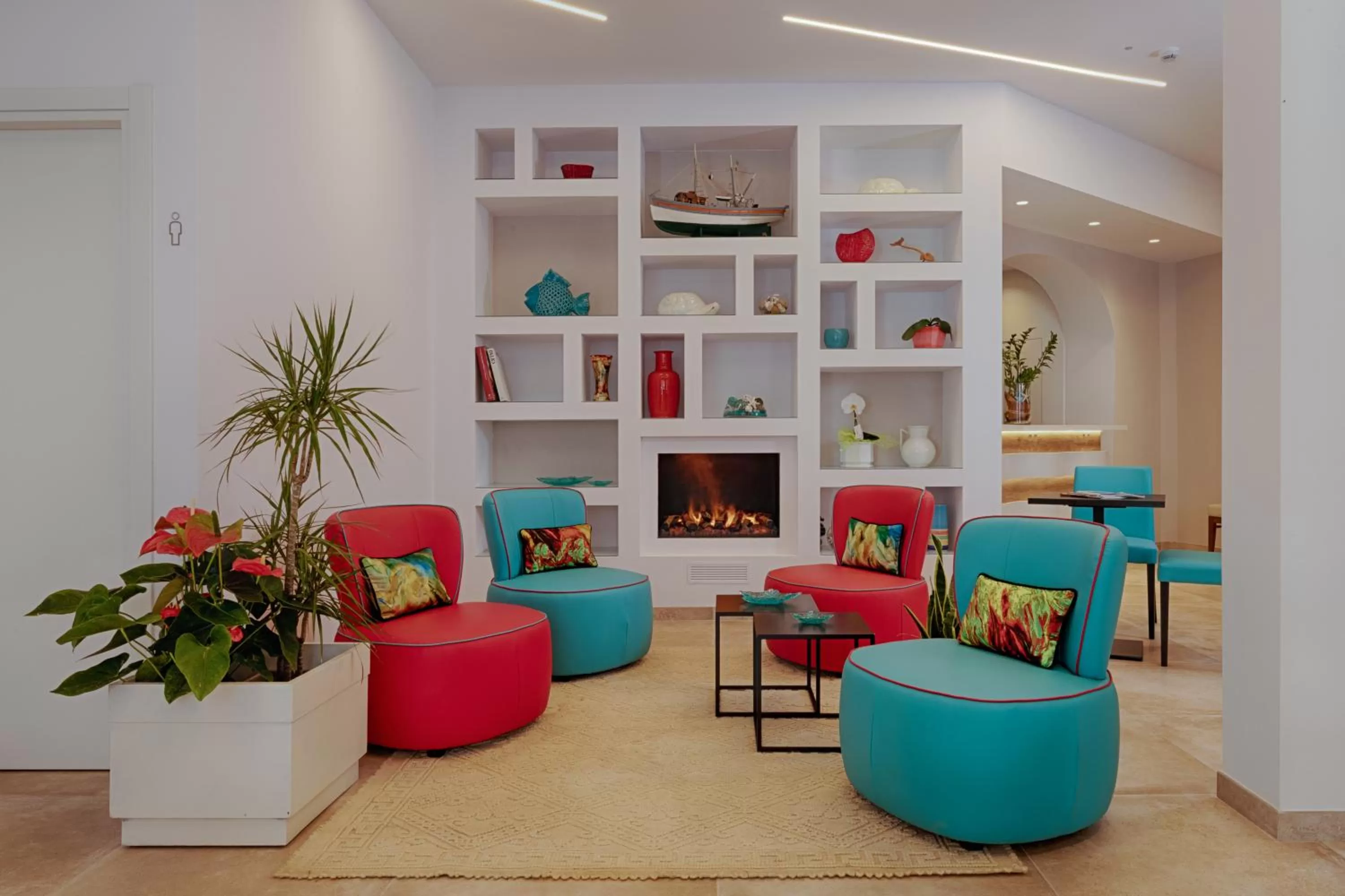 Communal lounge/ TV room in Roma Hotel