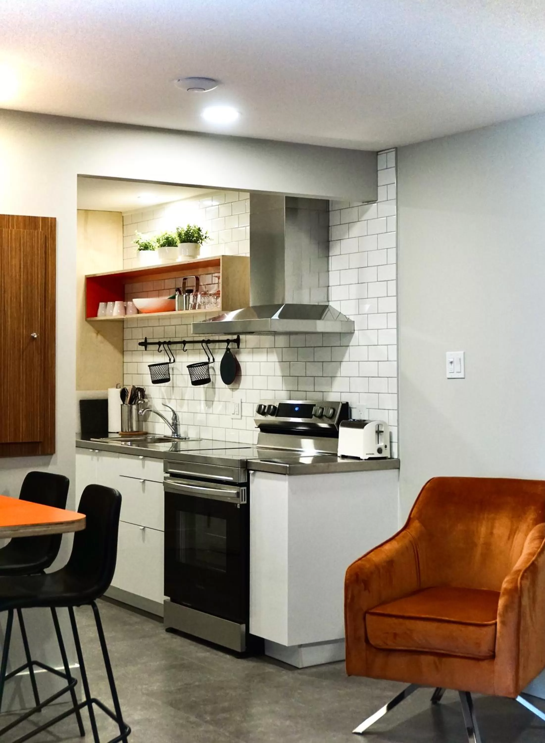 Kitchen or kitchenette in Morel Executive Suites