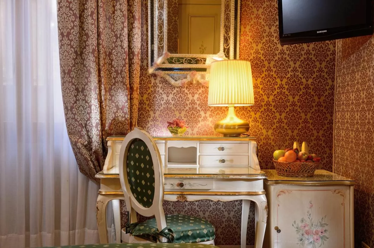 Seating area in Hotel Canaletto