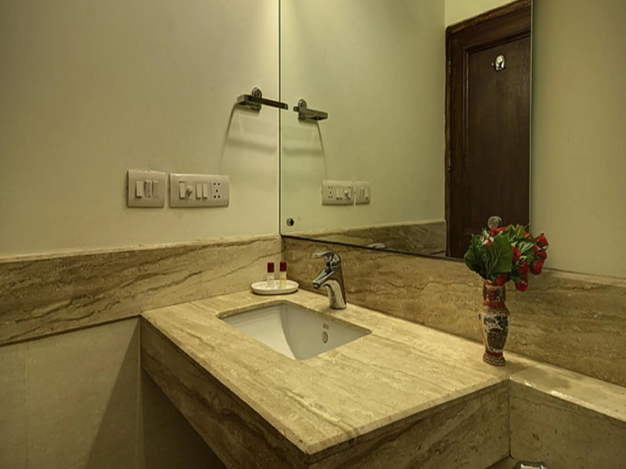 Bathroom in Red Maple Bed & Breakfast