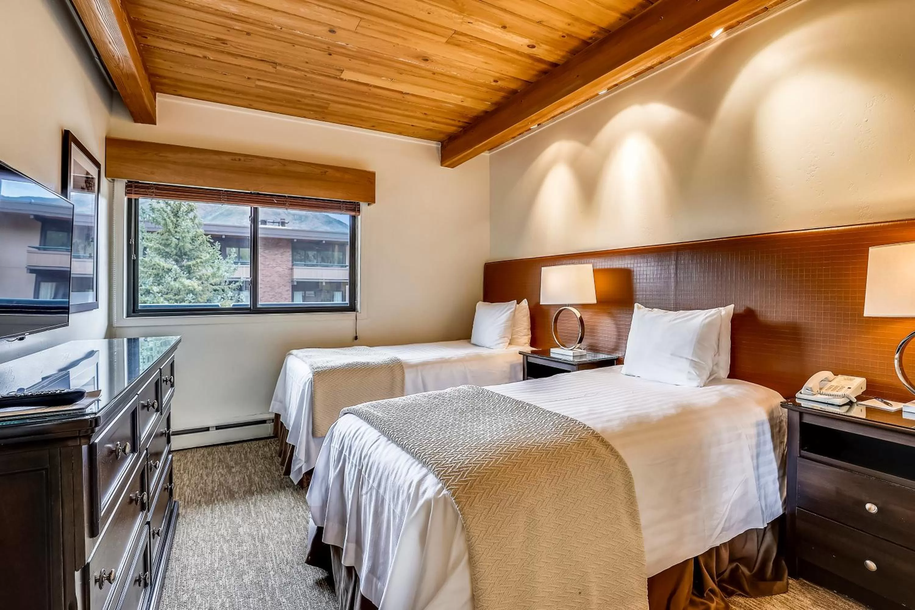 Day, Bed in Aspen Square Condominium Hotel