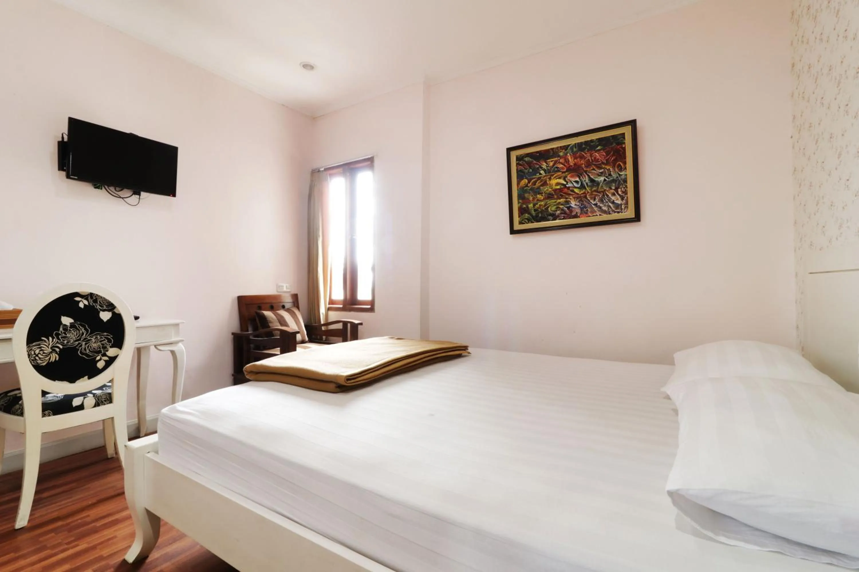 Bedroom, Bed in Jayagiri Guesthouse By Belgareti