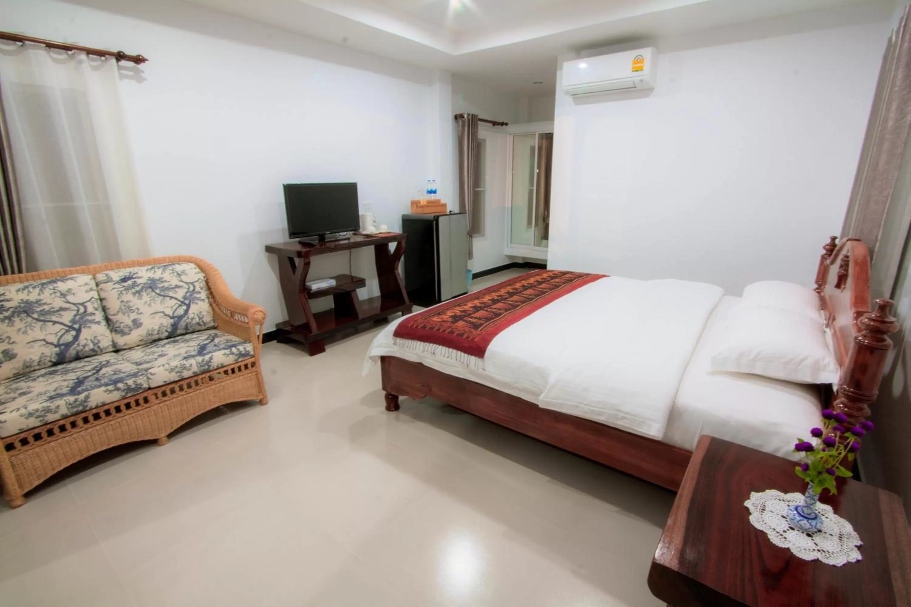 Bed in Baan Opun Garden Resort