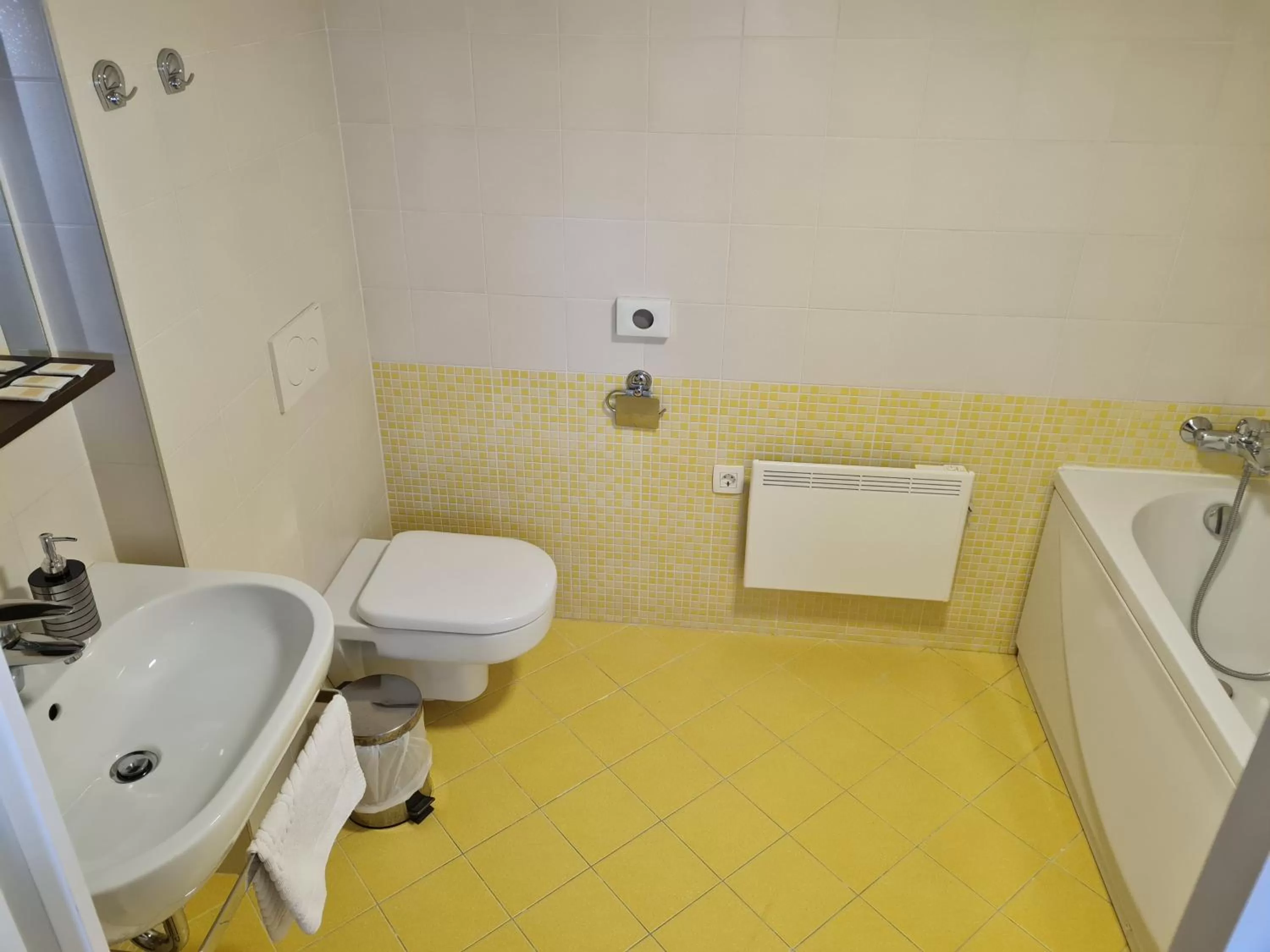 Bathroom in AZUR ROOMS LJUBLJANA