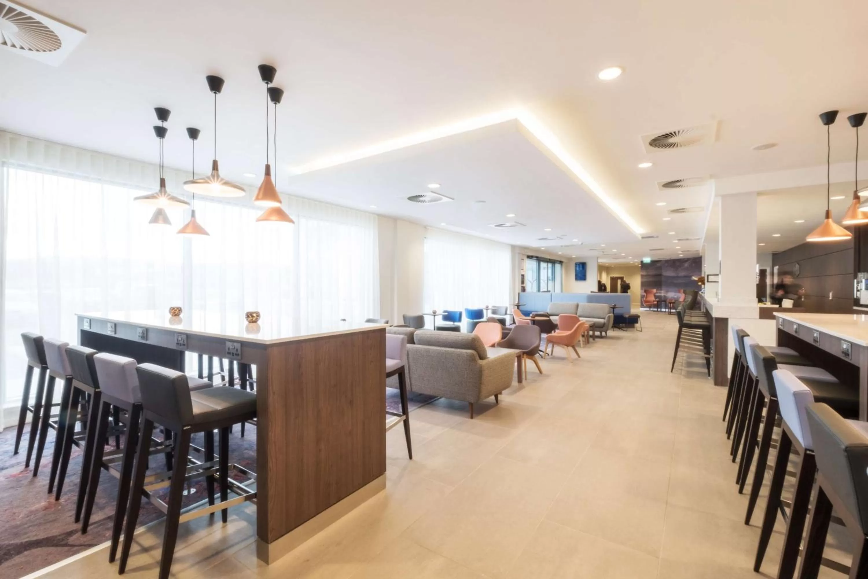 Lounge or bar in Hampton By Hilton Aberdeen Airport